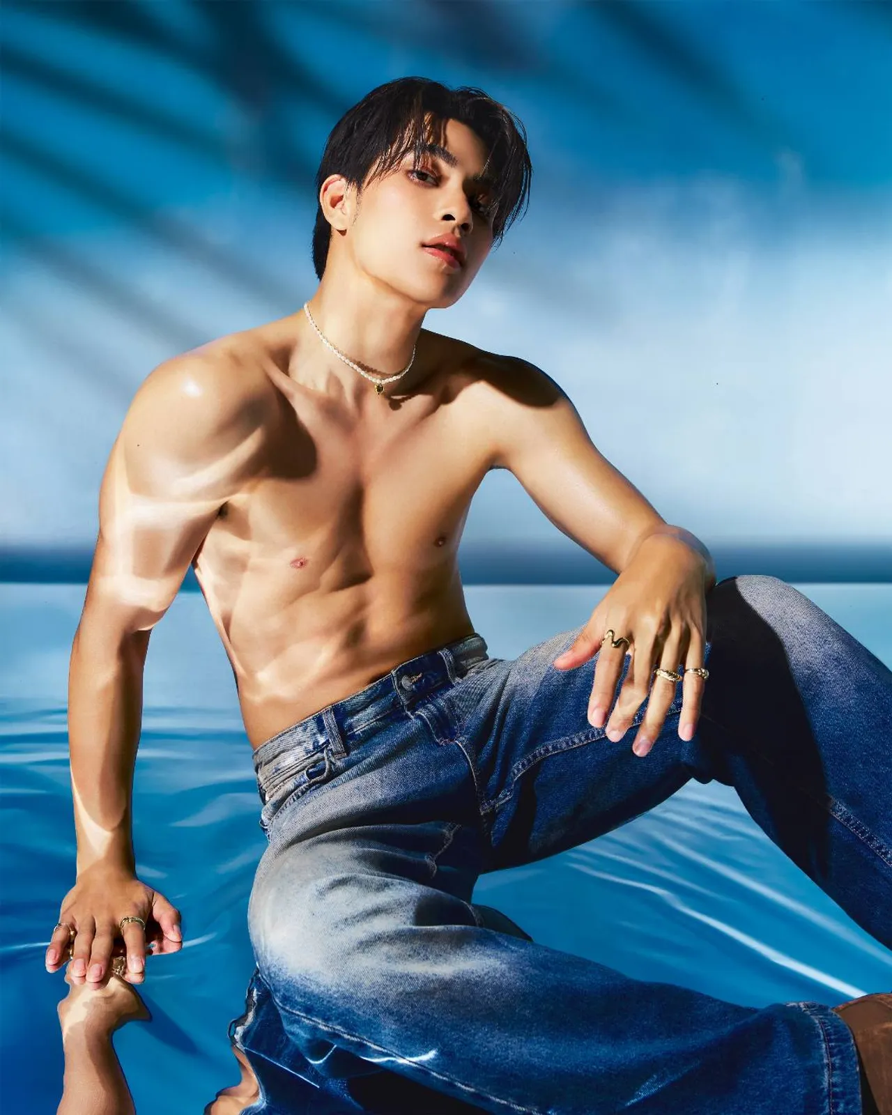 WHITE MUSIC เปิดตัว สมุย นักร้องคลื่นลูกใหม่ กับเพลง UP AND DOWN