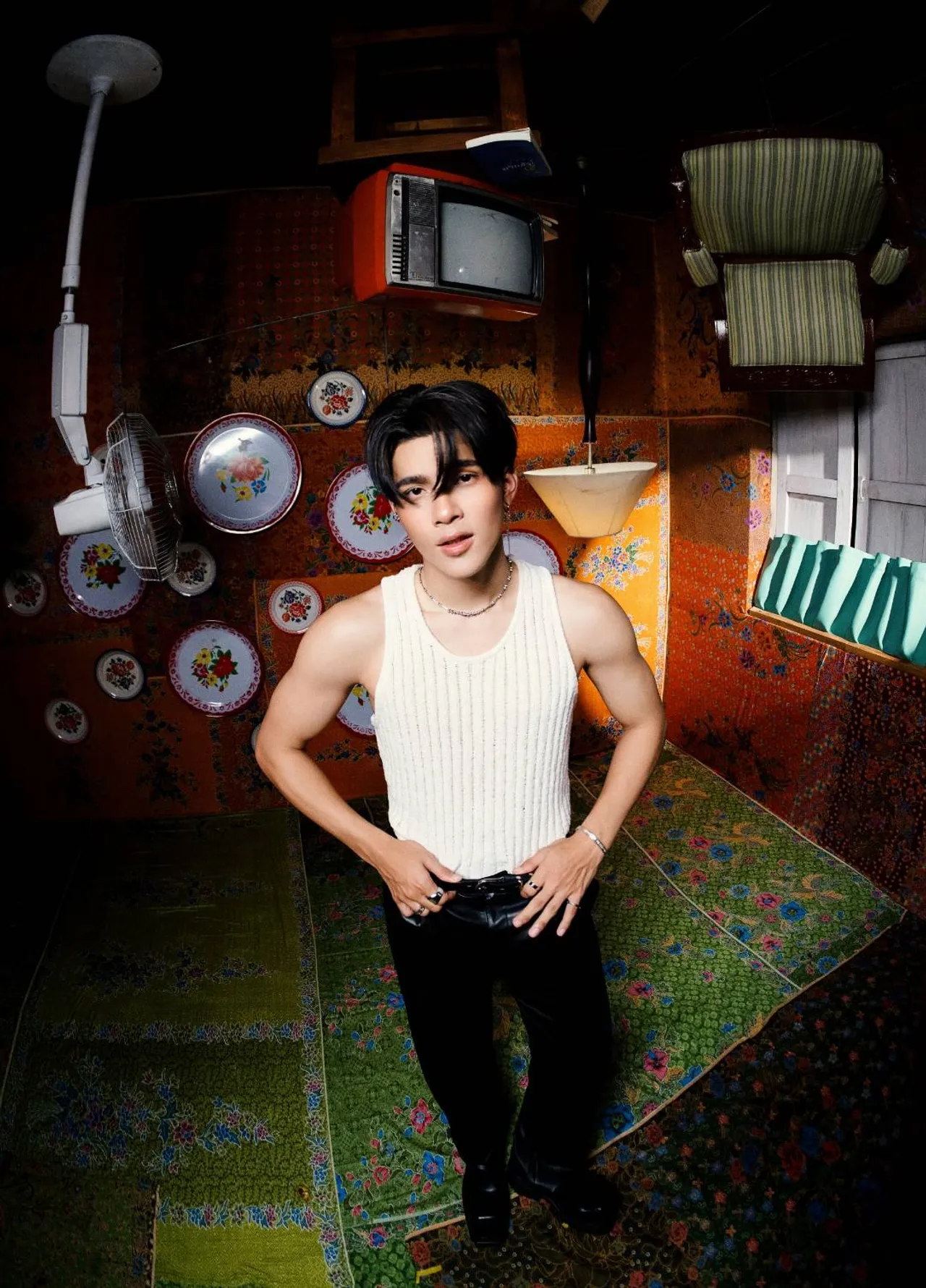 WHITE MUSIC เปิดตัว สมุย นักร้องคลื่นลูกใหม่ กับเพลง UP AND DOWN