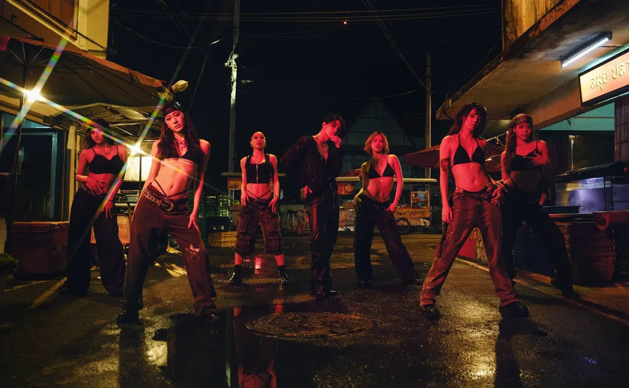 WHITE MUSIC เปิดตัว สมุย นักร้องคลื่นลูกใหม่ กับเพลง UP AND DOWN