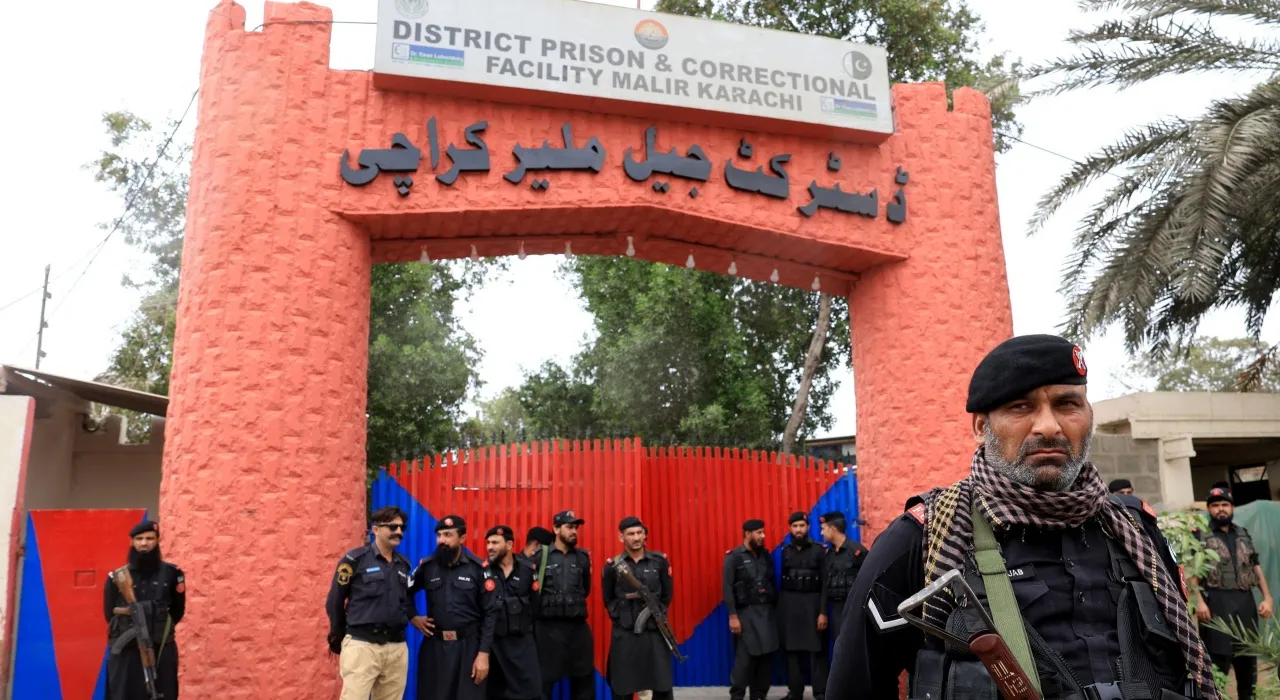 แตกตื่นกลางแผ่นดินไหว นักโทษกว่า 200 รายแหกคุกการาจี ปากีสถาน