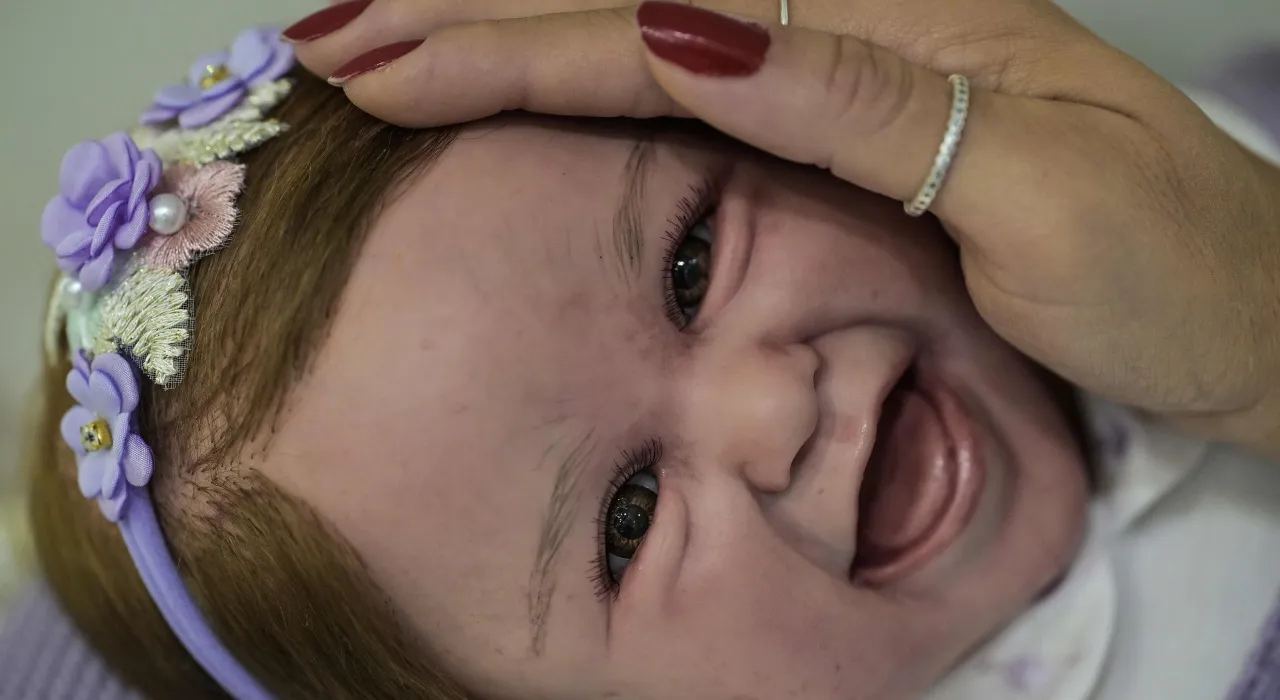  กระแส "ตุ๊กตาทารกเหมือนจริง"ในบราซิลพุ่งแรง จนกลายเป็นประเด็นการเมือง