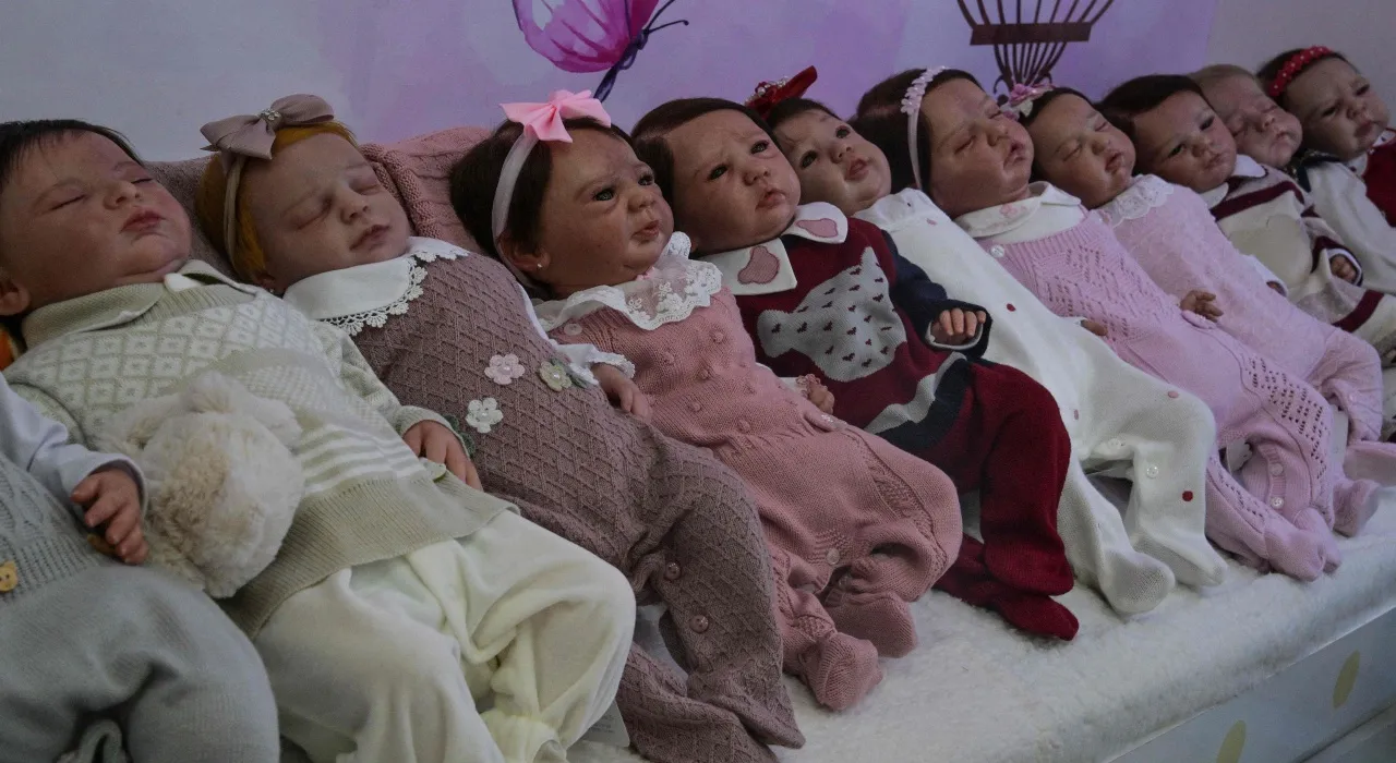  กระแส "ตุ๊กตาทารกเหมือนจริง"ในบราซิลพุ่งแรง จนกลายเป็นประเด็นการเมือง