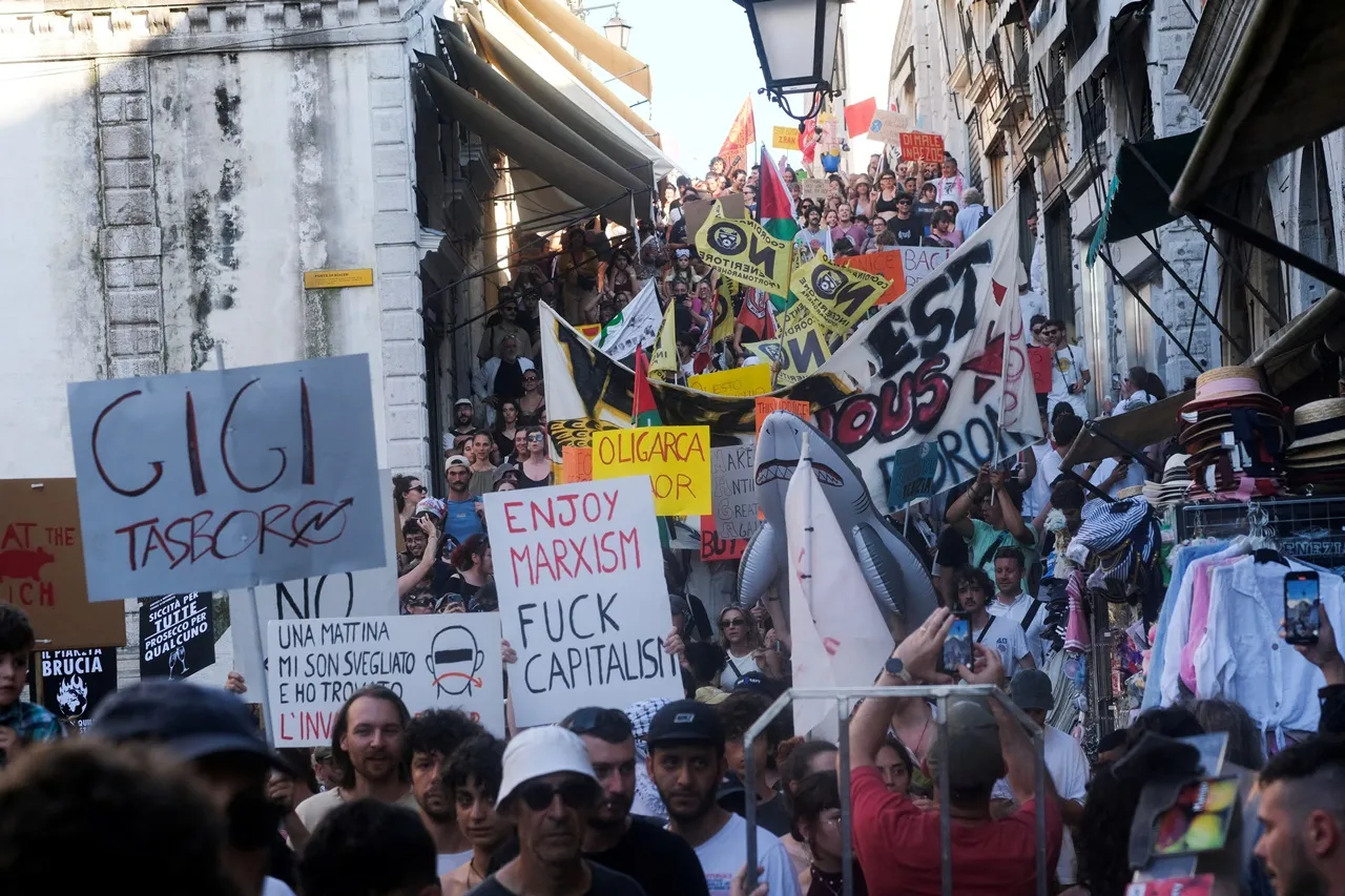 เจฟฟ์ เบซอส-คู่หมั้นสาว จัดงานแต่งสุดชื่นมื่น แต่ชาวเวนิสเสียงแตก