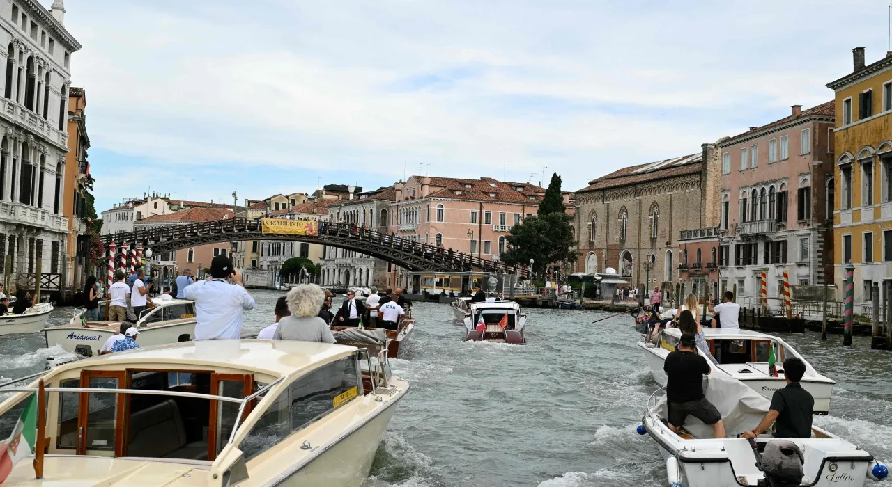 เผยรายละเอียดงานแต่ง "เจฟฟ์ เบซอส" สุดอลังการ 3 วัน 3 คืน ทุ่มกว่า 1,800 ล้านบาท