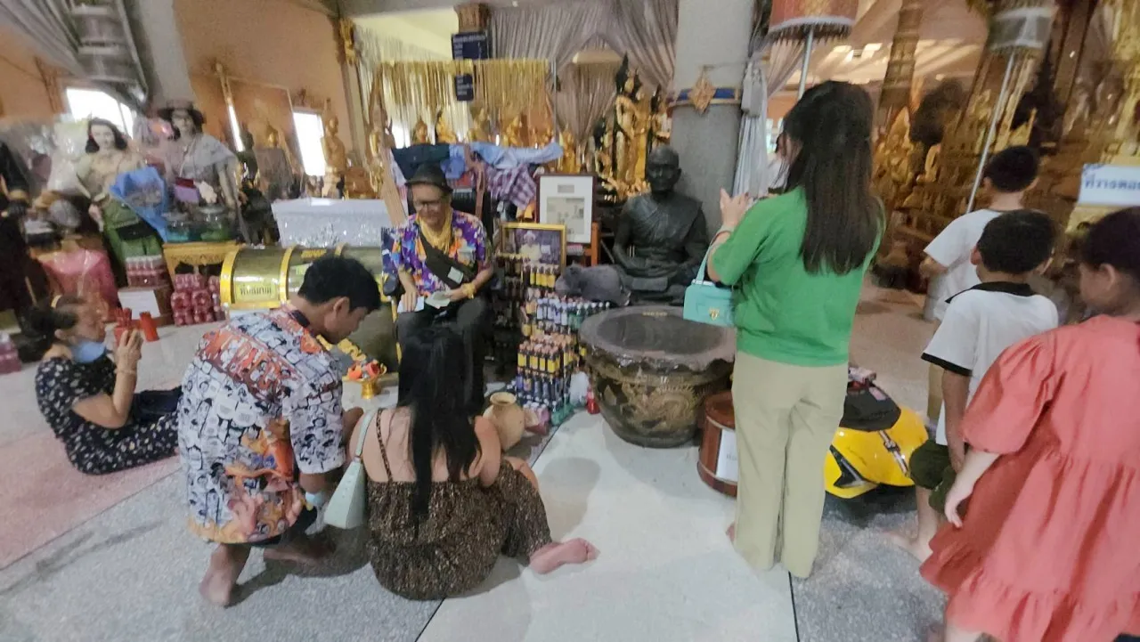 มาแล้ว "เลขเด็ด" อ่างน้ำมนต์ตาทองงิ้วราย คอหวยถูกใจนำไปลุ้นโชค