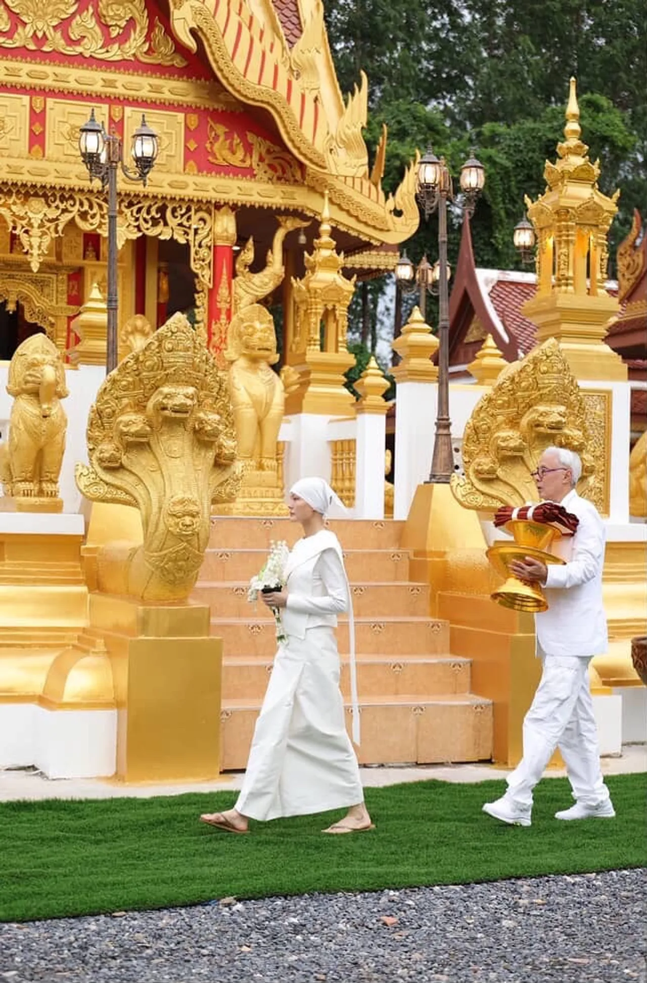 ชมภาพ เจนี่ เทียนโพธิ์สุวรรณ เข้าพิธีหลังปลงผมบวชเป็นสามเณรีสุดสงบนิ่ง