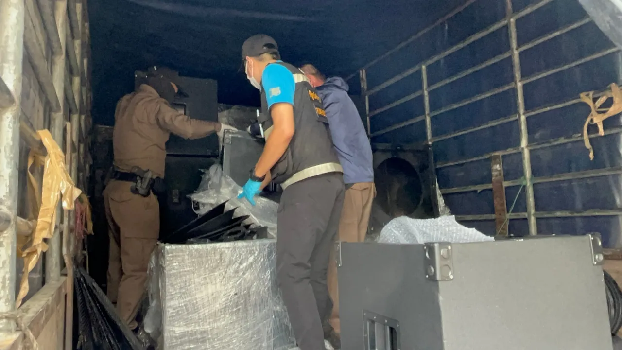 จับลอตใหญ่ยาบ้า 10 ล้านเม็ด จะขนไปลพบุรี ซุกมาในลำโพง จนมุมที่ “ด่านห้วยไร่”