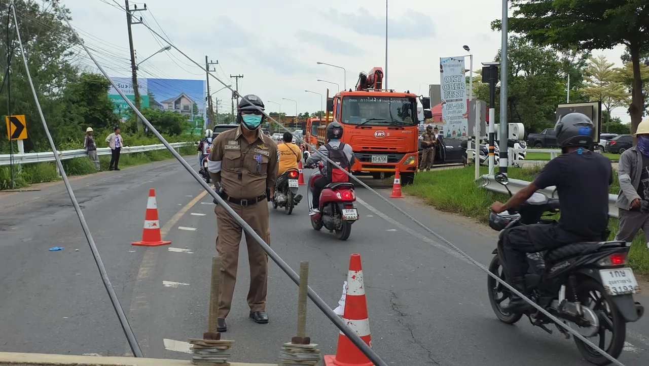 Police officer dies in SUV crash in Ubon Ratchathani | News by Thaiger