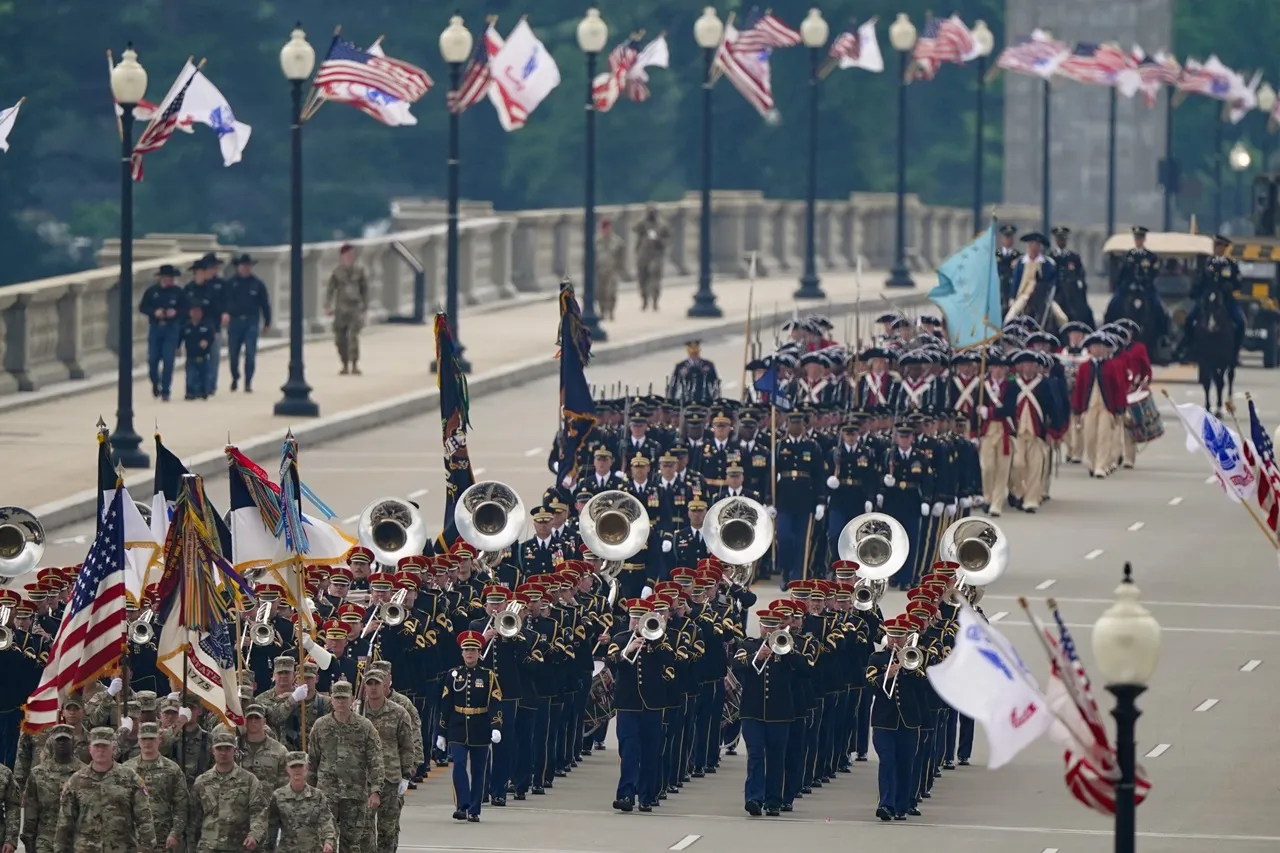 ทรัมป์จัดงานพาเหรด 250 ปีกองทัพ ขณะ ปชช.ประท้วง No King ทั่วประเทศ