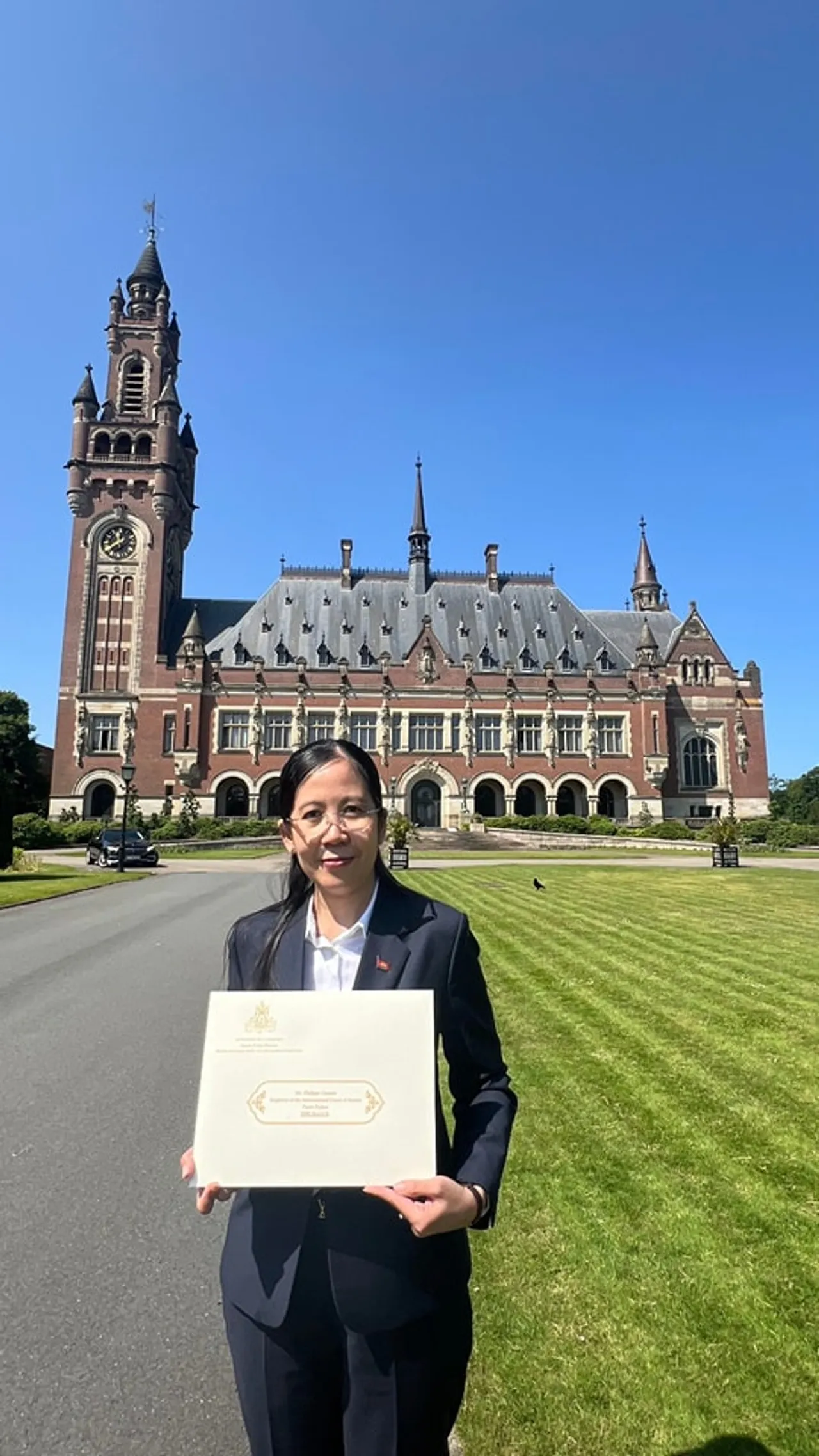 "ฮุน มาเนต" โพสต์ภาพ ทูตกัมพูชายื่นหนังสือต่อศาลโลกแล้ว