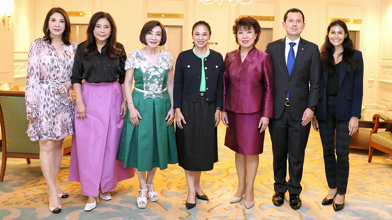 เริ่มงานใหม่ ศรีศุภางค์ มอฤทธิ์ จัดงานเลี้ยงฉลองให้เพื่อนรัก อารีรัตน์ กฤษณะสมิต ในโอกาสได้เริ่มงานใหม่กับ Tiffany & Co. โดยมี ภาวรีย์ ว่องไววิทย์, นรรจาพร จงควินิต, อเล็กซ์ ฮิวส์, มยุรี เลาลักษณเลิศ และ ปวีญลักษณ์ ลิมปิชาติ มาร่วมงานด้วย ที่ รร.แมนดาริน โอเรียนเต็ล วันก่อน.