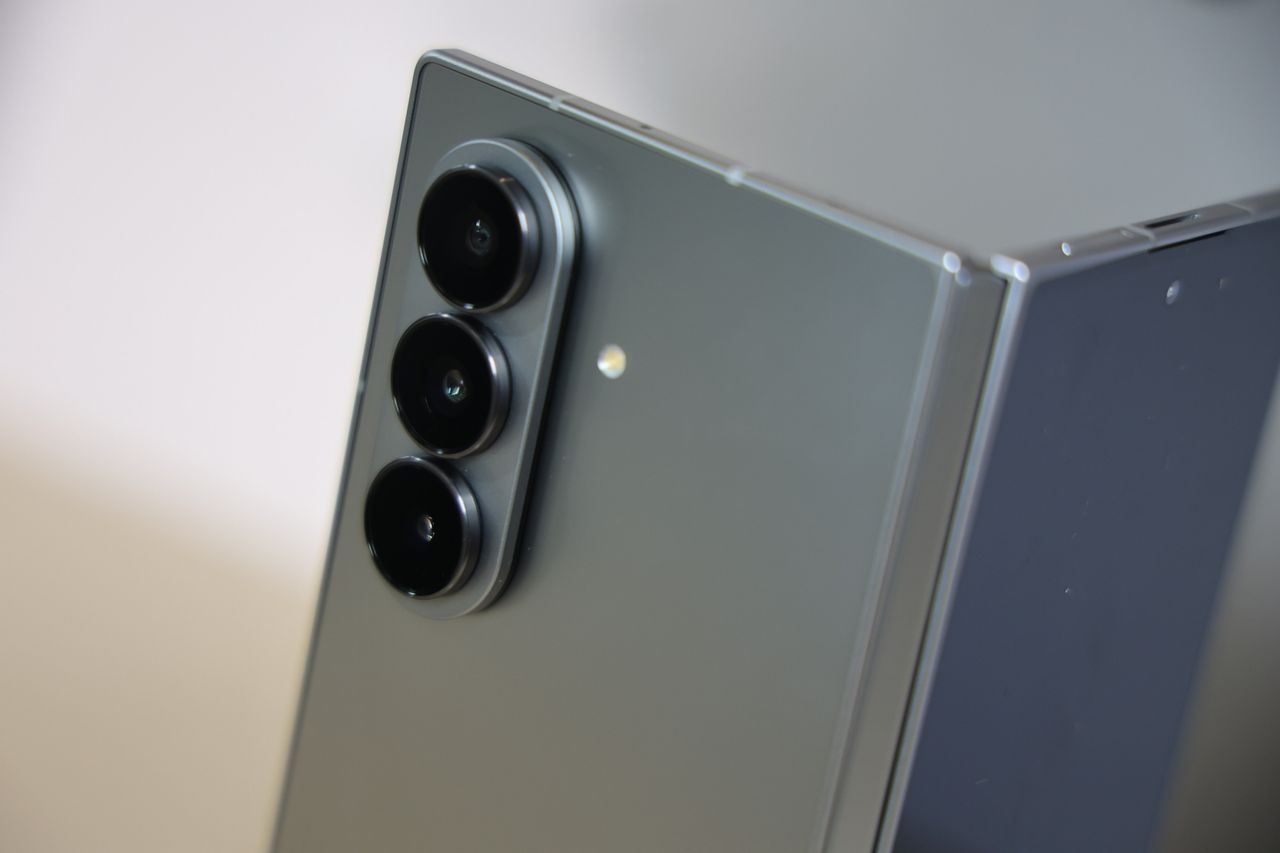 Galaxy Z Fold 7 มือถือที่พับได้และบางมากๆ