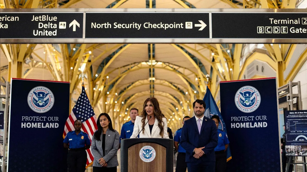 สหรัฐฯ ยกเลิกกฎถอดรองเท้าตรวจความปลอดภัยสนามบิน หลังใช้มานานเกือบ 20 ปี