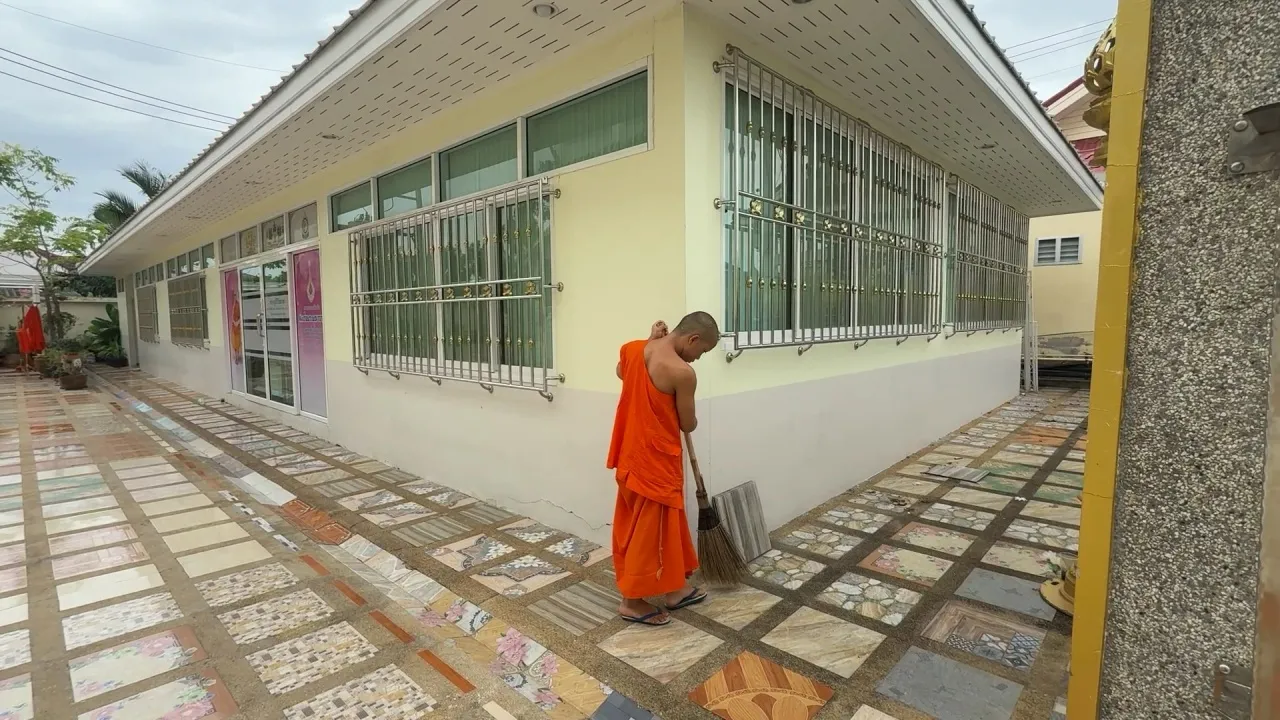 ผู้ช่วยเจ้าอาวาสวัดโสธรฯ ลาสิกขาแล้ว พัวพันสีกากอล์ฟ ชาวบ้านบอกไม่น่าทำวัดเสื่อมเสีย 4 ผู้ช่วยเจ้าอาวาส