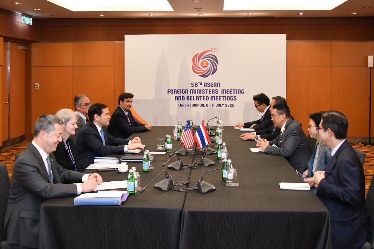นายมาริษ เสงี่ยมพงษ์ รัฐมนตรีว่าการกระทรวงการต่างประเทศ พบหารือทวิภาคีกับนายมาร์โค แอนโทนีโอ รูบีโอ รัฐมนตรีว่าการกระทรวงการต่างประเทศสหรัฐฯ ในห้วงการประชุมรัฐมนตรีต่างประเทศอาเซียน ครั้งที่ 58 และการประชุมที่เกี่ยวข้อง ณ กรุงกัวลาลัมเปอร์  (11 กรกฎาคม 2568)