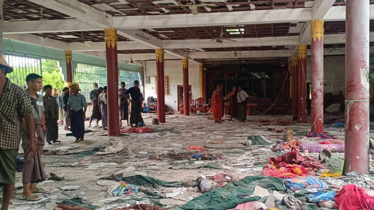 เครื่องบินรบพม่าโจมตีวัด ดับอย่างน้อย 23 ศพ รวมเด็ก 4 คน