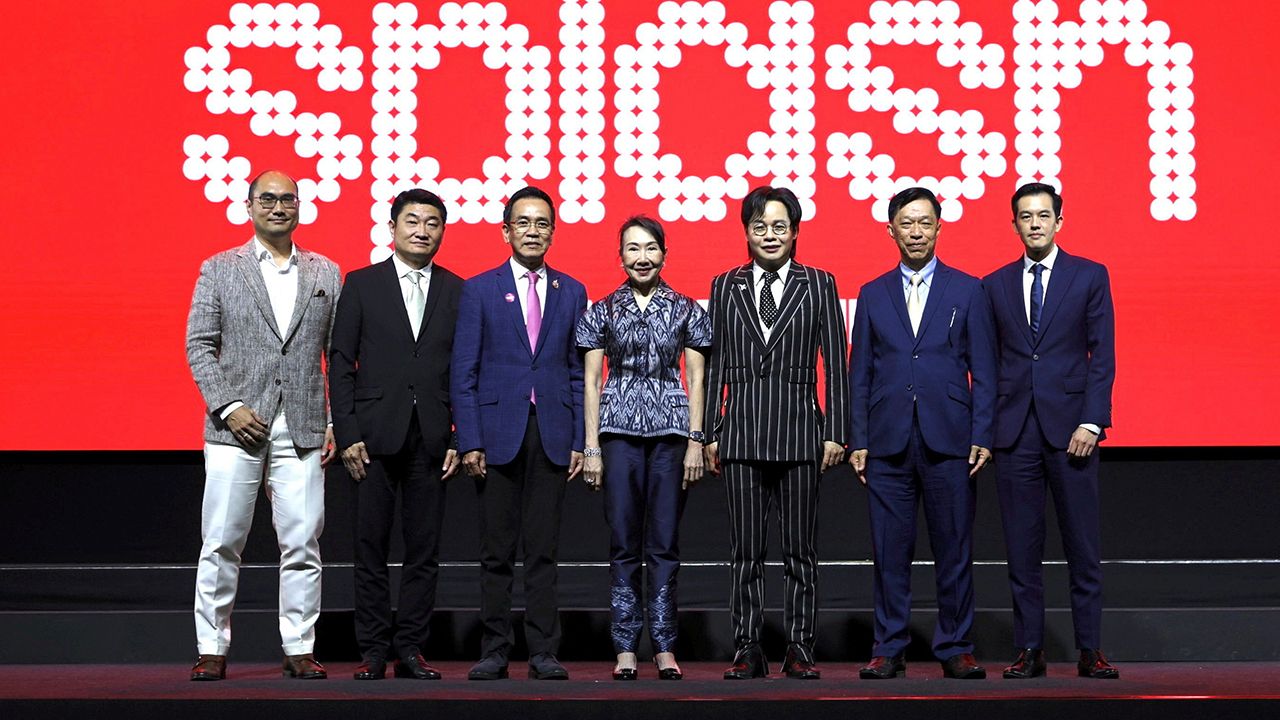 อัญมณีไทย พิมพ์ใจ ลี้อิสสระนุกูล จัดเสวนาพิเศษเรื่องราวของอัญมณีไทย เพื่อก้าวสู่การเป็น Gem & Jewelry Hub อย่างยั่งยืน โดยมี สุริยน ศรีอรทัยกุล, สุเมธ ประสงค์พงษ์ชัย, บุญเลิศ สิริภัทรวณิช และ ภูเก็ต คุณประภากร มาร่วมงานด้วย ที่ศูนย์การประชุมแห่งชาติสิริกิติ์ วันก่อน.