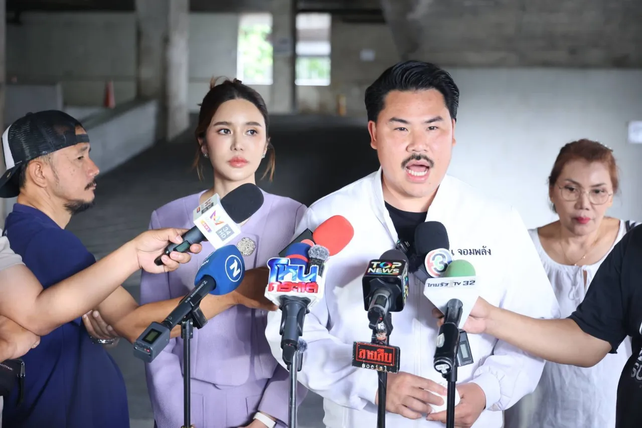คะน้า ริญญารัตน์ “ไฮโซเก๊” ลวงรัก ปมรถนำขบวน รับงานนอก