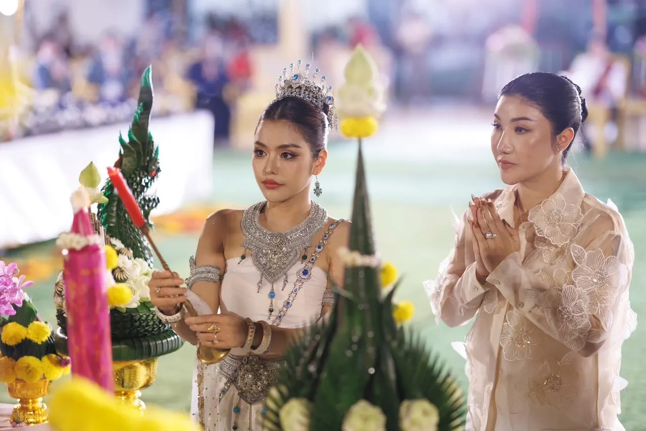 ธัญญ่า อาร์สยาม ร่วมรำแก้บน ฉลองยอดขายสินค้าทะลุ 8 หลัก