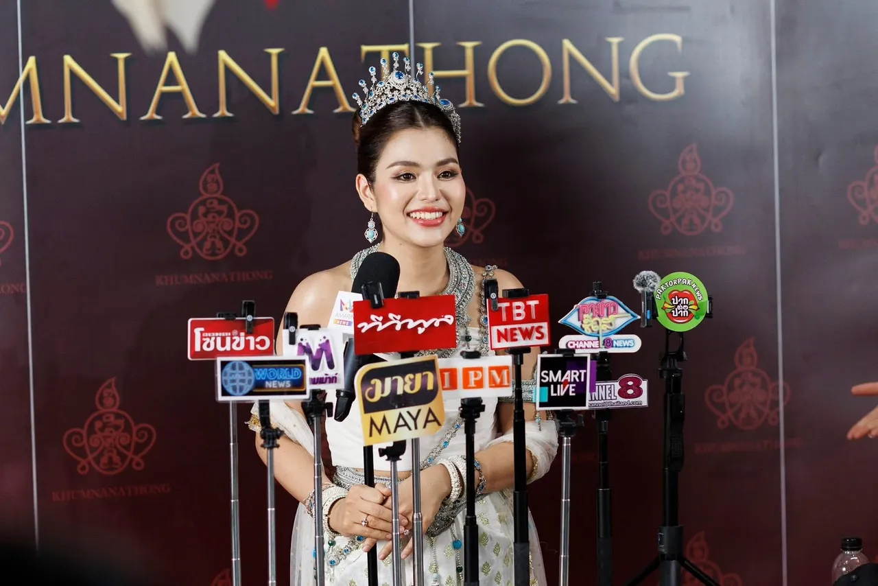 ธัญญ่า อาร์สยาม ร่วมรำแก้บน ฉลองยอดขายสินค้าทะลุ 8 หลัก