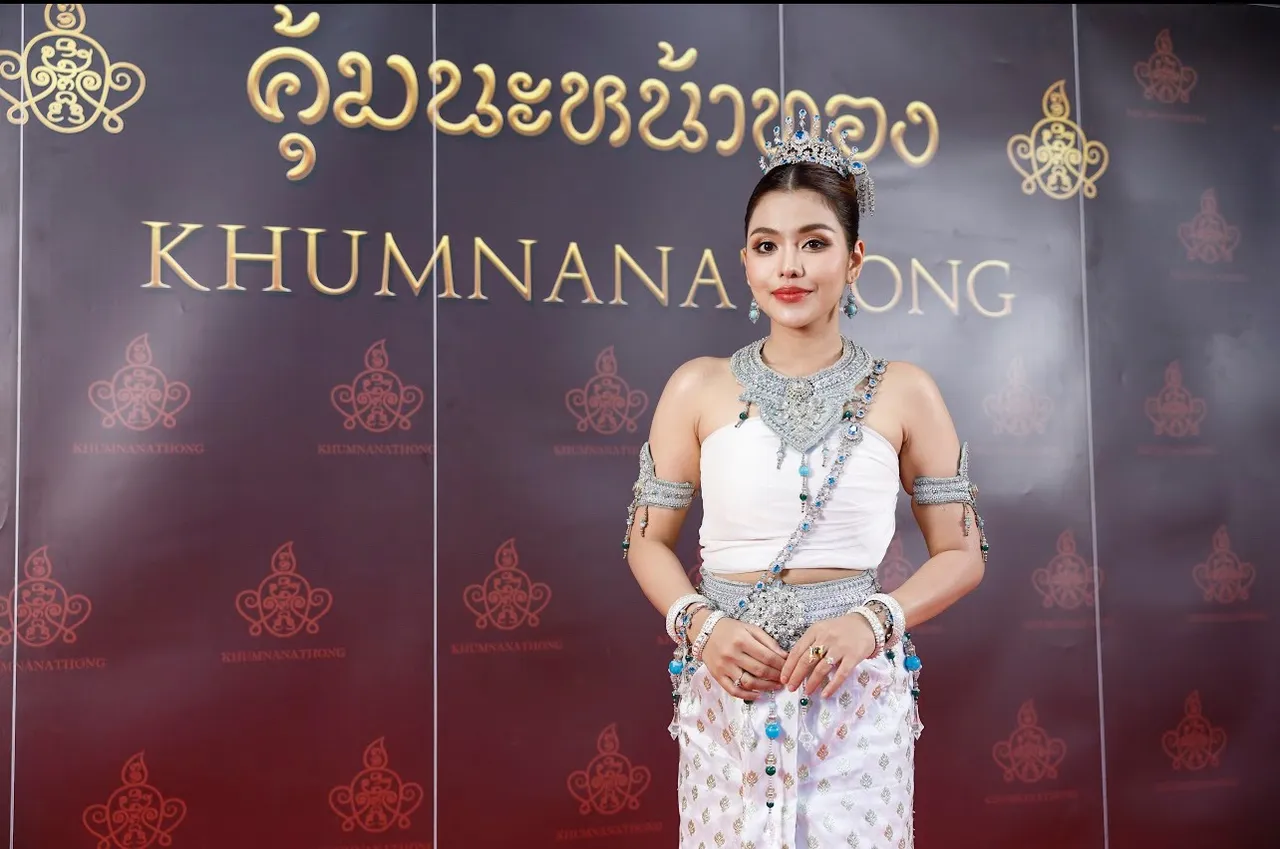 ธัญญ่า อาร์สยาม ร่วมรำแก้บน ฉลองยอดขายสินค้าทะลุ 8 หลัก