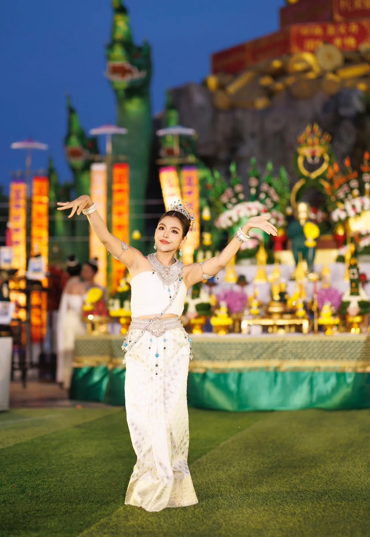 ธัญญ่า อาร์สยาม ร่วมรำแก้บน ฉลองยอดขายสินค้าทะลุ 8 หลัก