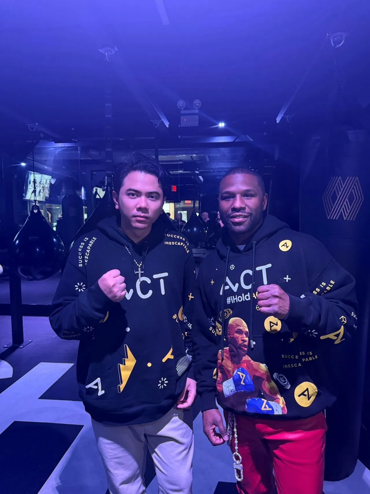 นนนี่ ณัฐชา ควงสามี แอ็คมี่ กระทบไหล่ ฟลอยด์ เมย์เวทเธอร์ และ Anthony Davis