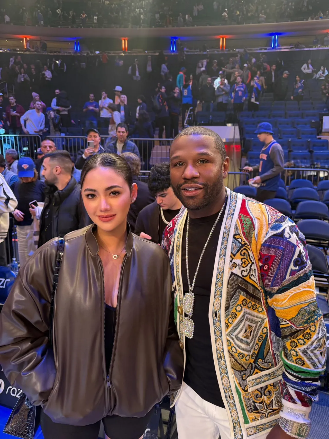 นนนี่ ณัฐชา ควงสามี แอ็คมี่ กระทบไหล่ ฟลอยด์ เมย์เวทเธอร์ และ Anthony Davis