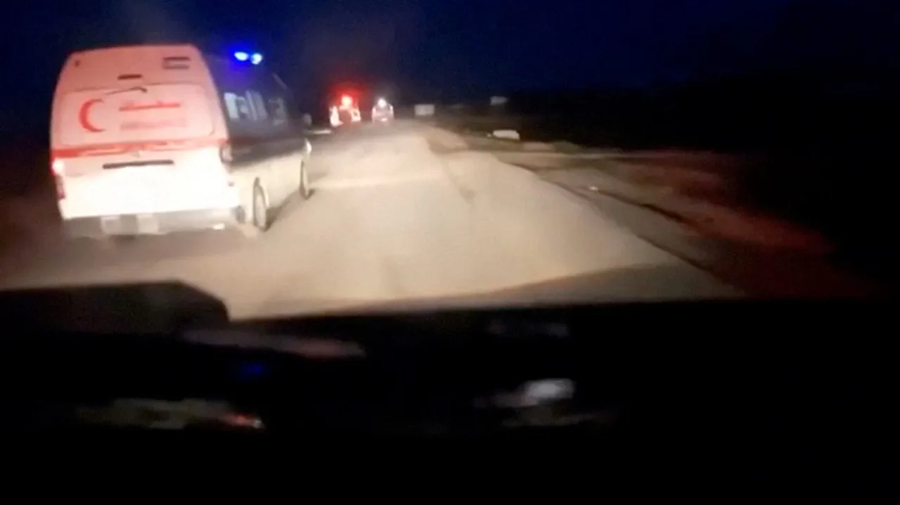 หลักฐานชี้ ขบวนรถพยาบาลกาซาเปิดไฟชัดเจน ก่อนอิสราเอลยิงดับ 15 ศพ