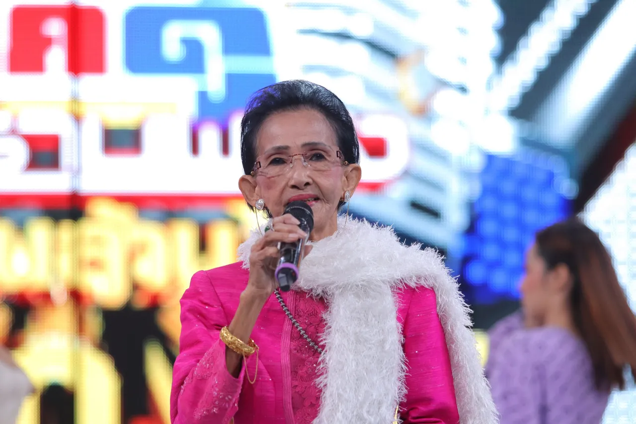 เปิดประวัติ ผ่องศรี วรนุช ราชินีลูกทุ่งคนแรกของไทย ศิลปินแห่งชาติ มีเพลงดังมากมาย