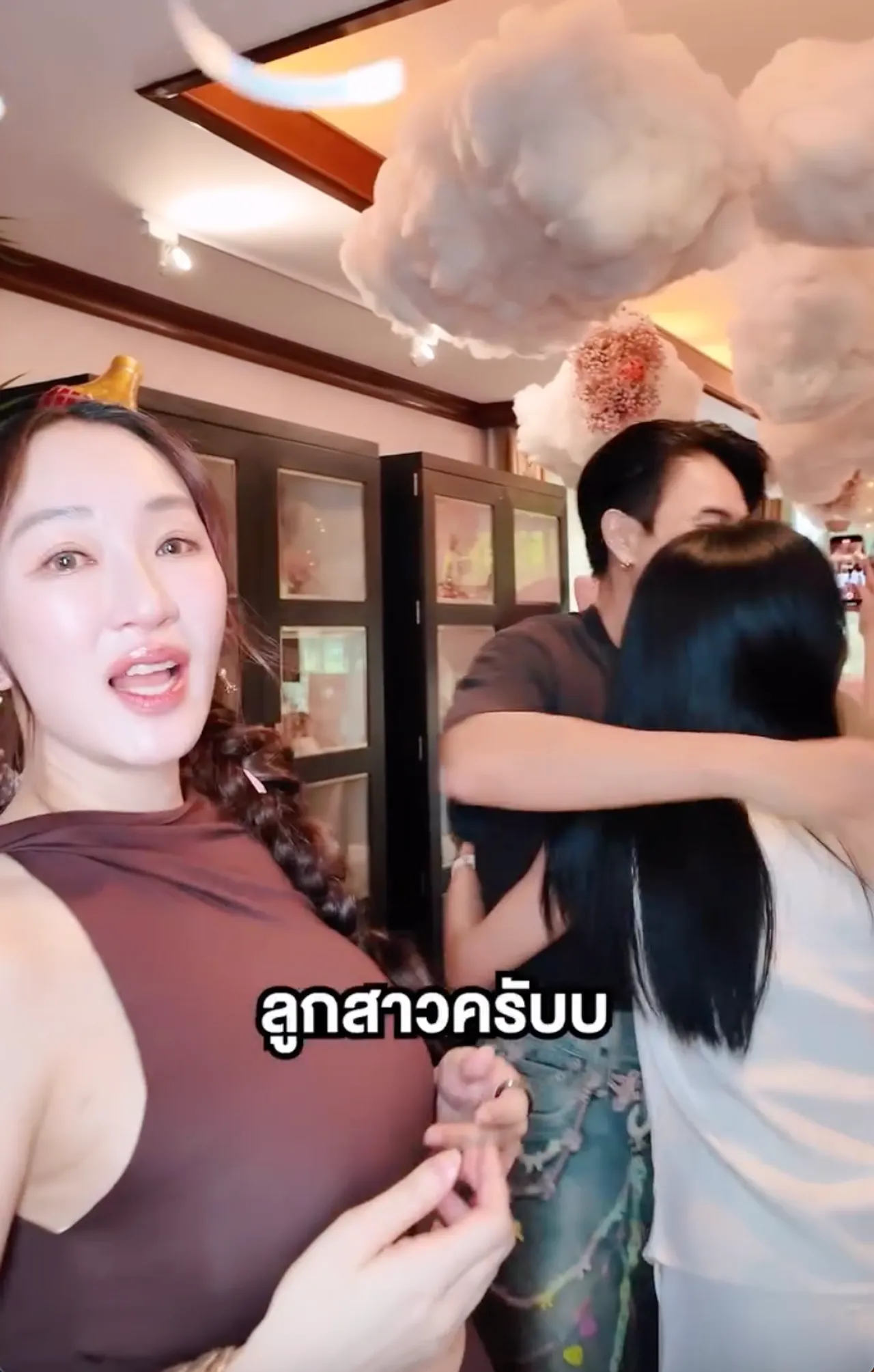 สุดอบอุ่นและลุ้นกันตัวโก่ง ตู่-มาวิน จัดปาร์ตี้เฉลยเพศลูกทายาทมาลีนนท์คนต่อไป