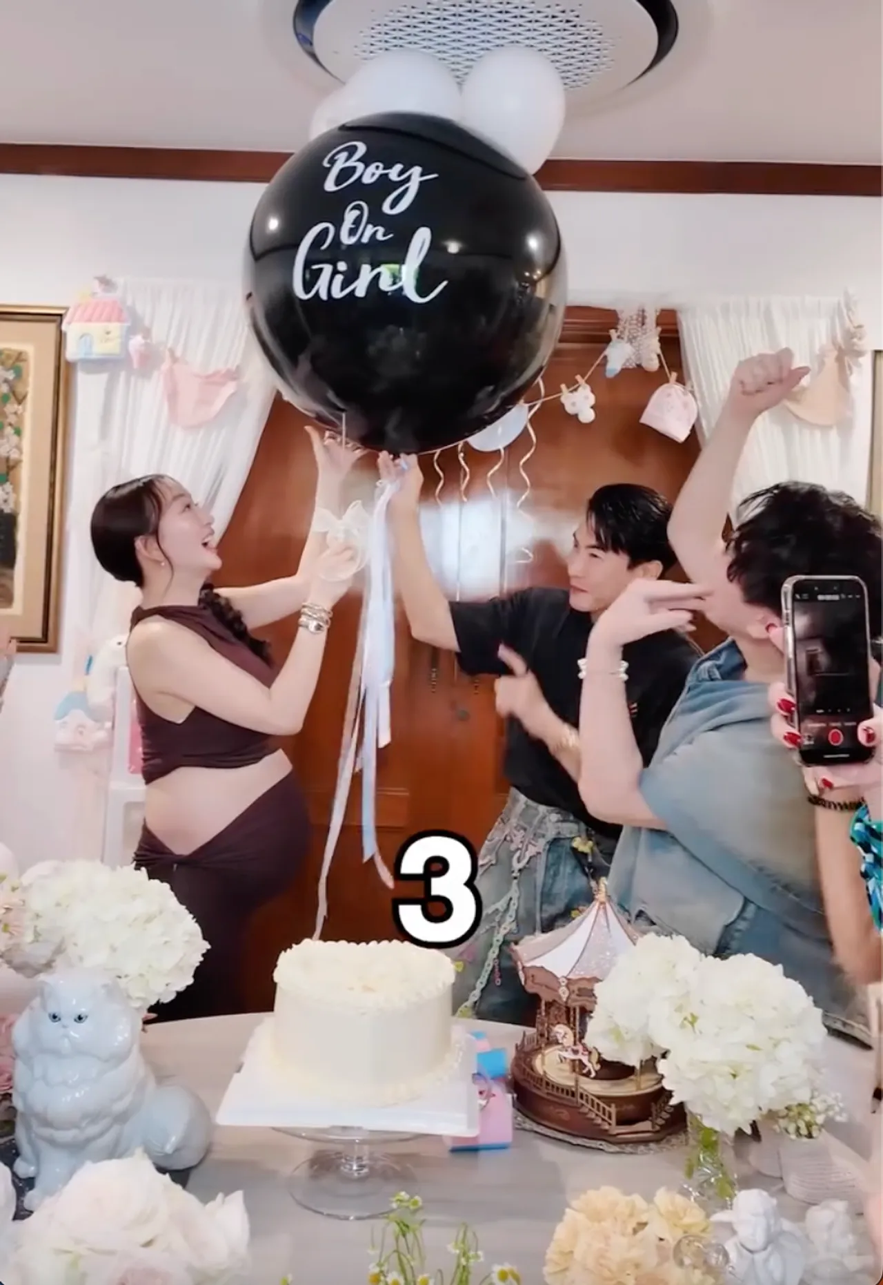 สุดอบอุ่นและลุ้นกันตัวโก่ง ตู่-มาวิน จัดปาร์ตี้เฉลยเพศลูกทายาทมาลีนนท์คนต่อไป