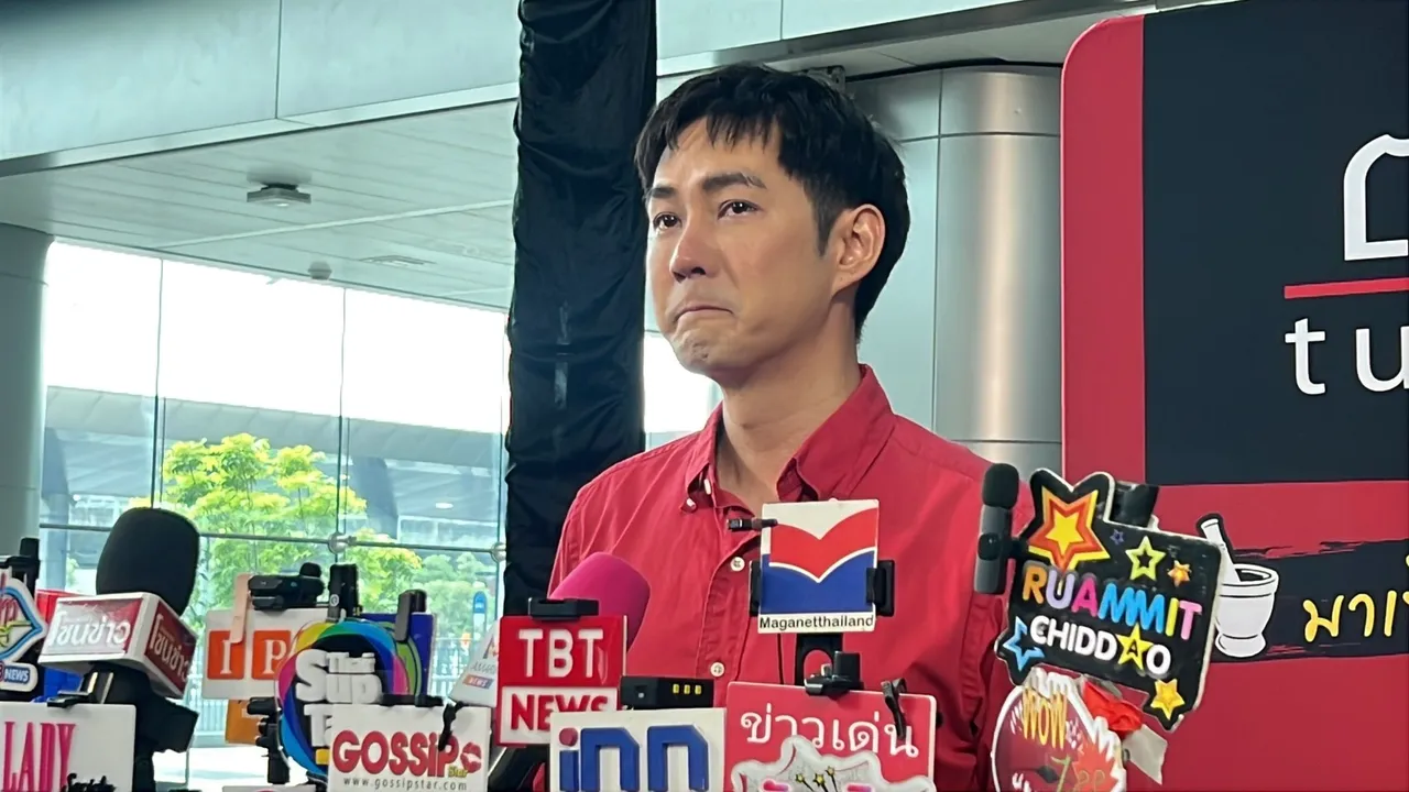 แอมป์ พีรวัศ ปล่อยโฮ เล่านาทีขายขนมปังชิ้นแรกได้ หลังนั่งขาย 8 ชั่วโมง