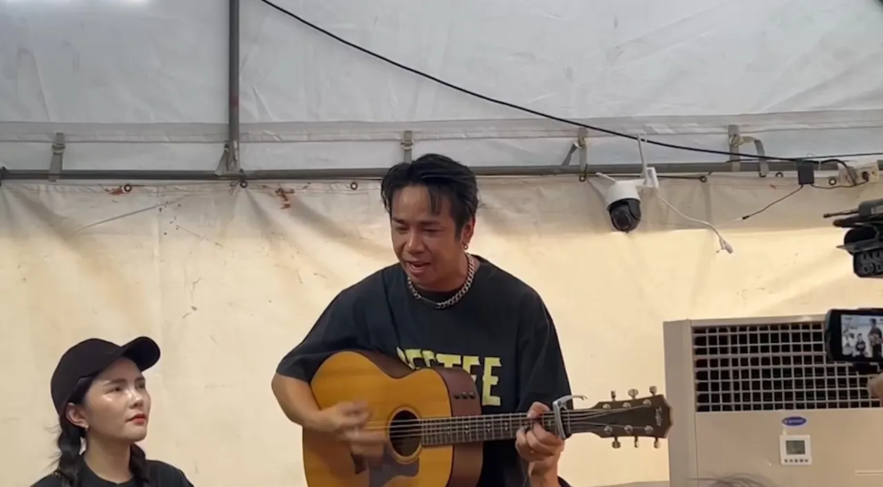 ก้อง ห้วยไร่ ปล่อยโฮให้กำลังใจญาติผู้ประสบภัยตึกสตง. อย่าแบ่งแยกว่าใครไม่ใช่คนของเรา