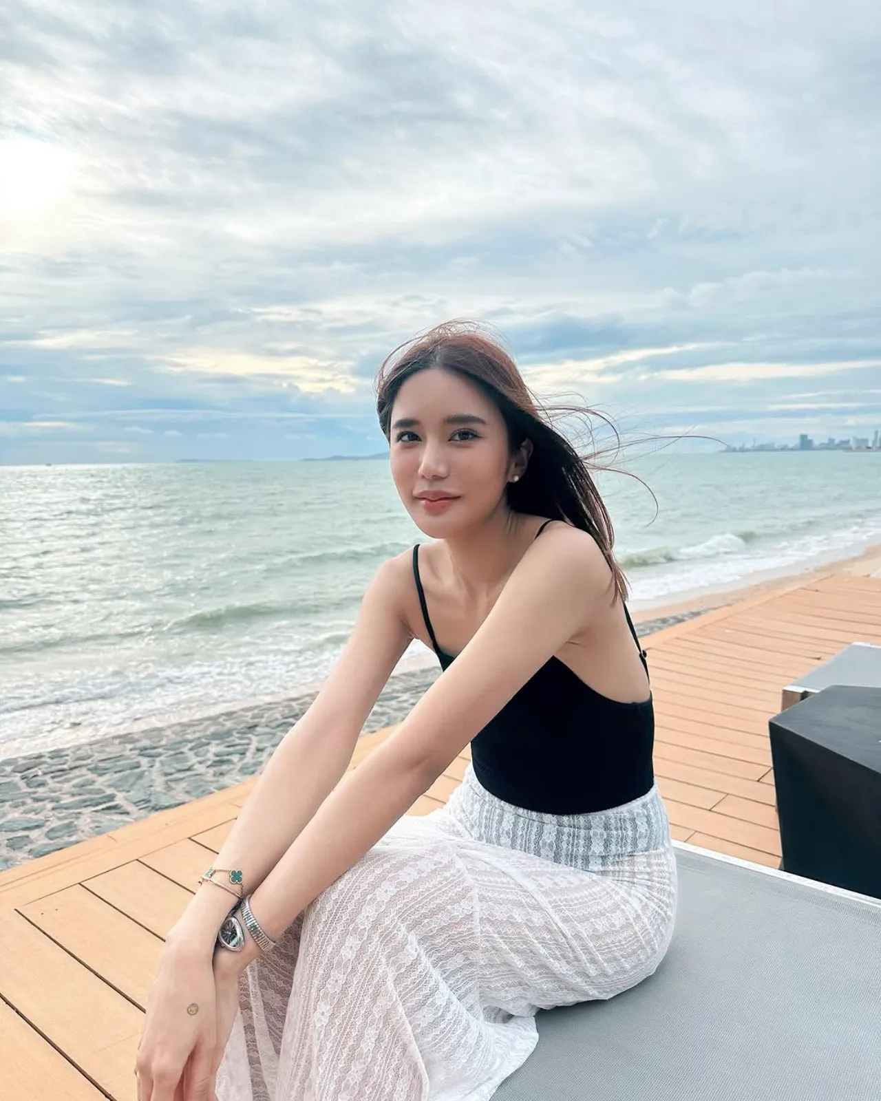 เปิดโปรไฟล์ คะน้า ริญญารัตน์ ดาราสาวที่เปิดโปงไฮโซเก๊ ดีกรีไม่ธรรมดา ปริญญา 2 ใบ