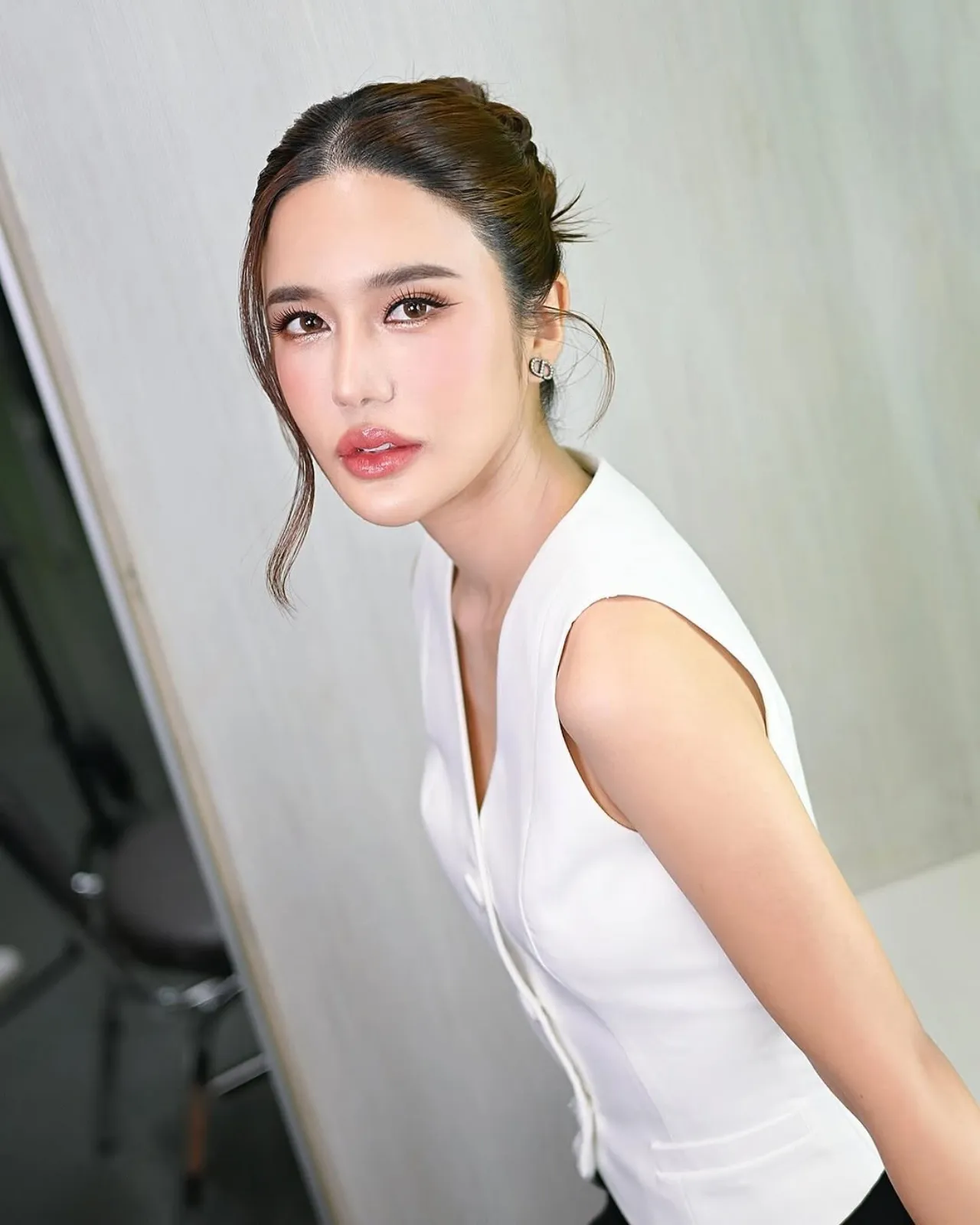 เปิดโปรไฟล์ คะน้า ริญญารัตน์ ดาราสาวที่เปิดโปงไฮโซเก๊ ดีกรีไม่ธรรมดา ปริญญา 2 ใบ