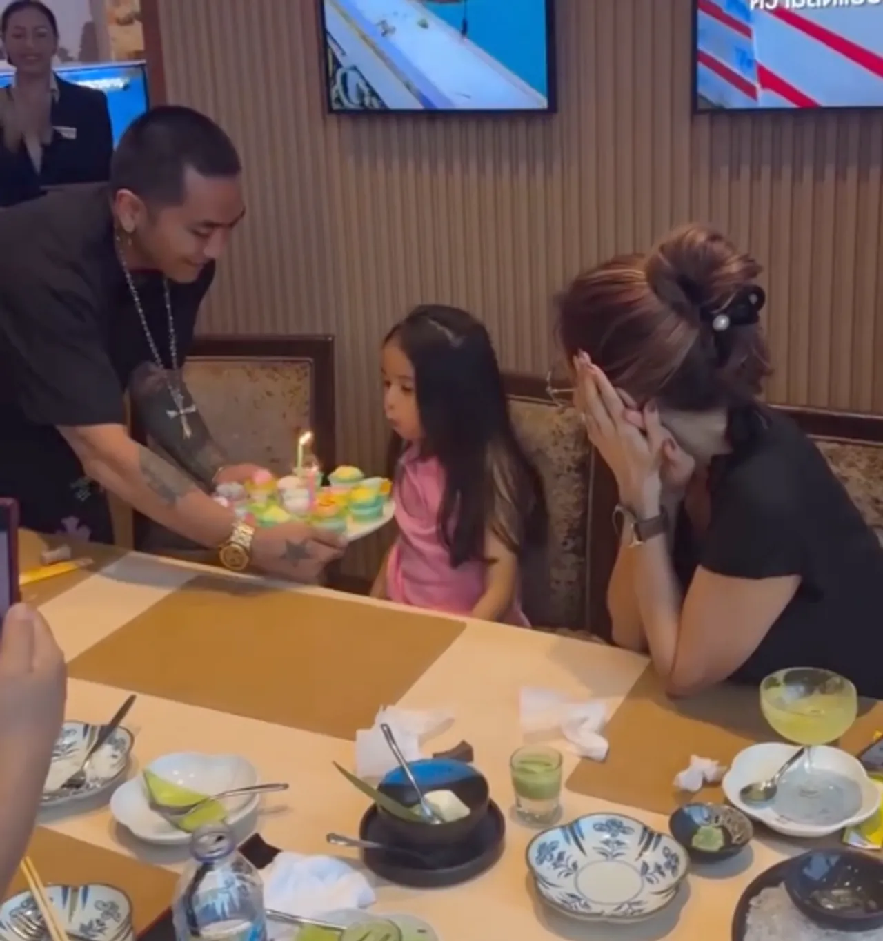 บอล กฤษณะ ลงรูปฉลองวันเกิดน้องดิสนีย์ สุดอบอุ่นภาพ 3 คนพ่อแม่ลูก