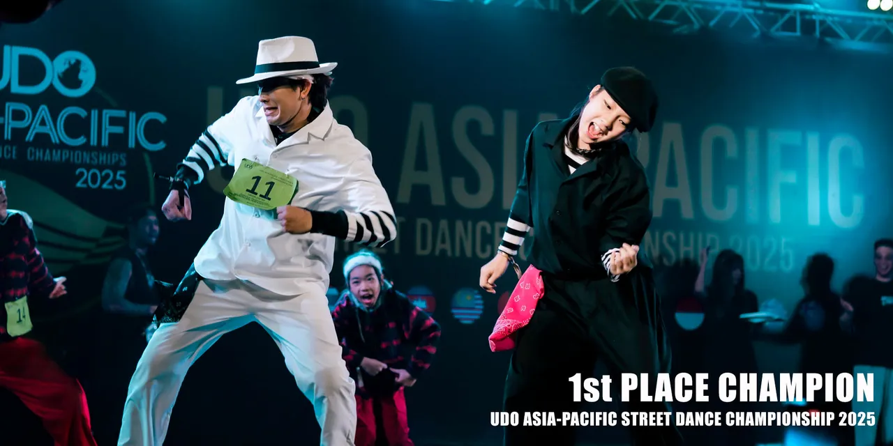 สุดฮือฮา 2 พ่อลูก "ครูล็อต-น้องออร่า" คว้าแชมป์รางวัลชนะเลิศในการแข่งเต้น