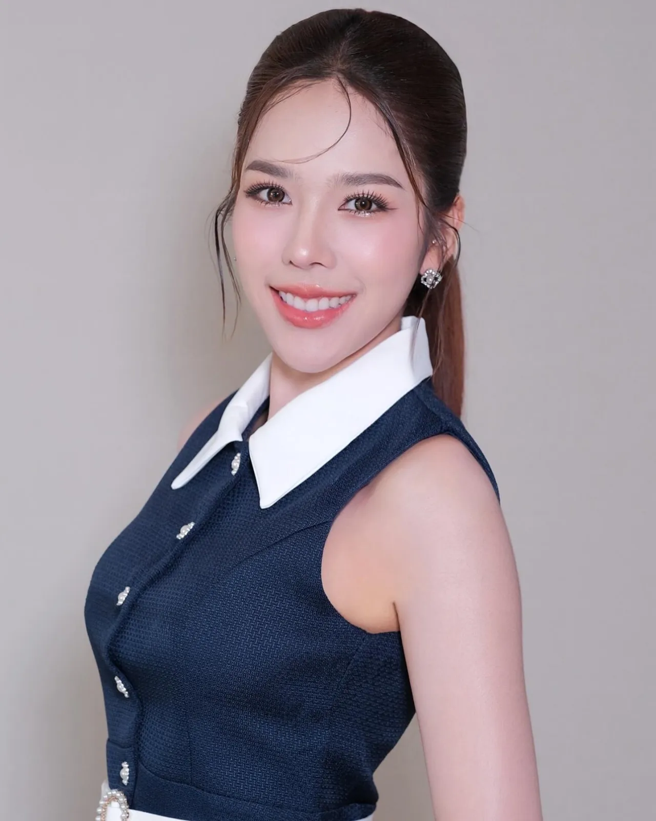 "นางแบบสาว" ก็โดนแฉไฮโซเก๊ รู้จักวันแรกก็แจกสร้อยเพชร ชอบเทสรถแต่ไม่เคยซื้อ