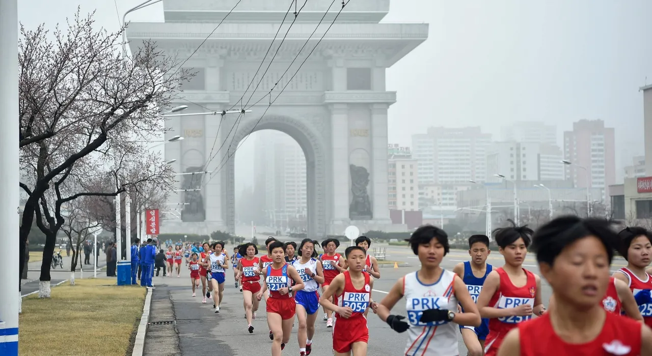 เกาหลีเหนือจัดงานมาราธอนครั้งแรกในรอบ 6 ปี ต้อนรับนักวิ่งต่างชาติ