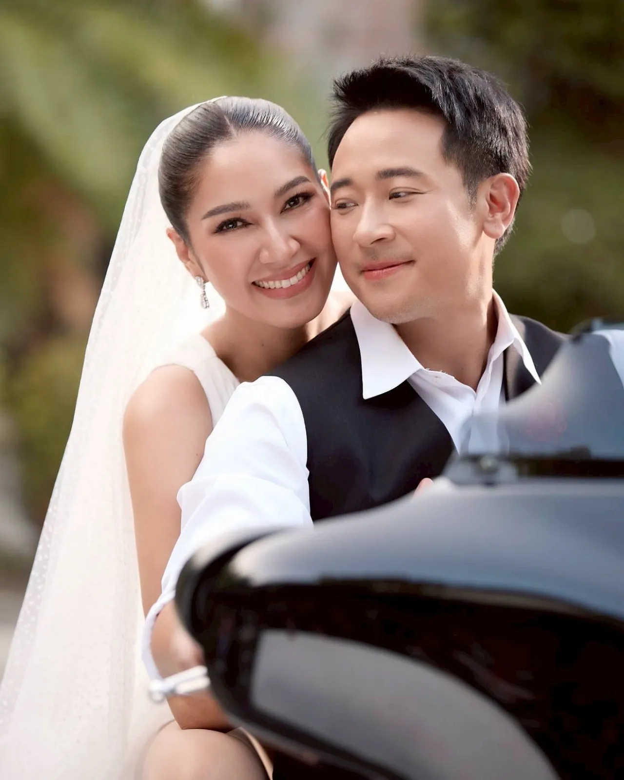 เปิดภาพสุดหวาน เบนซ์-มิค ควงถ่ายพรีเวดดิ้งครั้งแรก เป็นของขวัญแต่งงาน 12 ปี