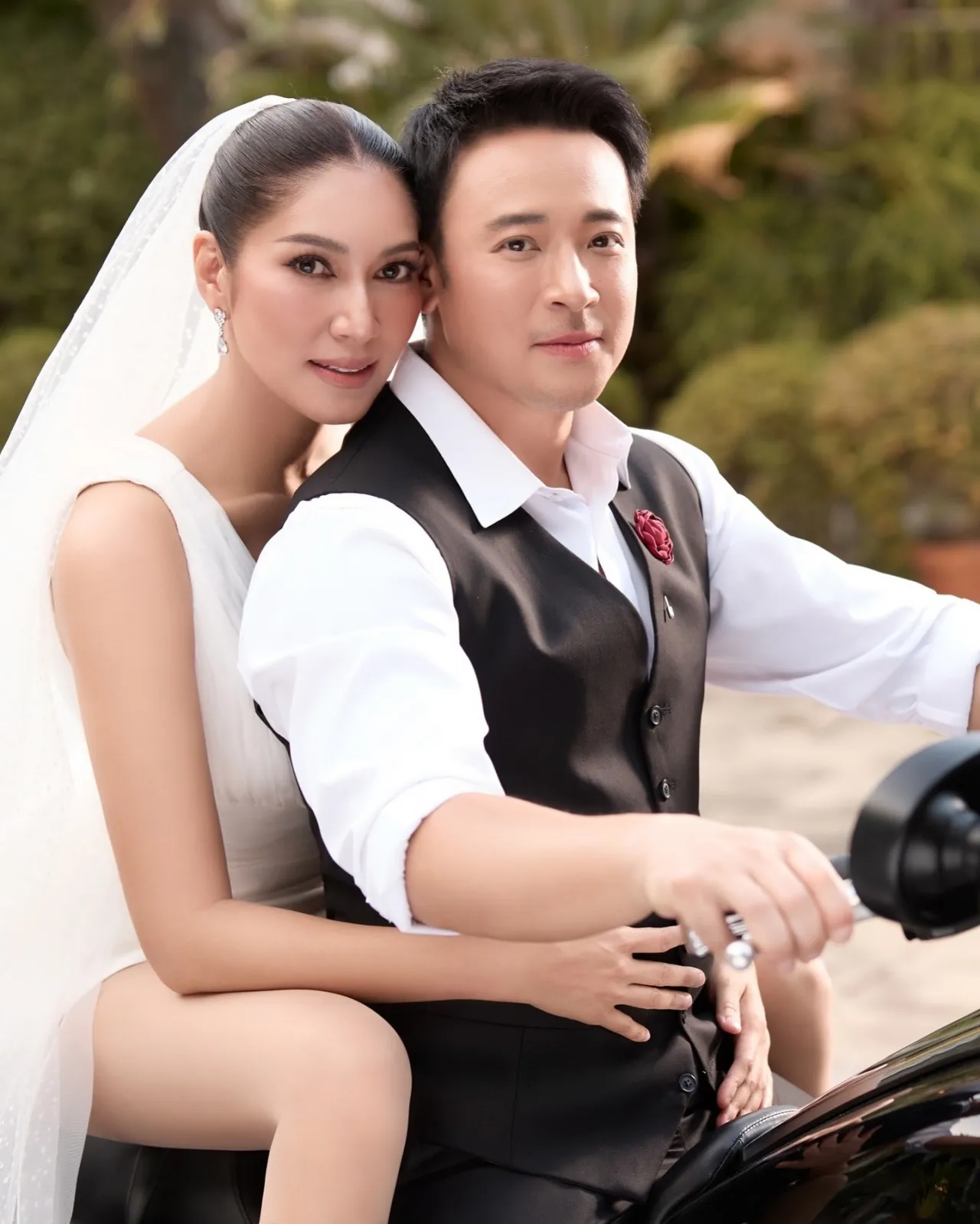 เปิดภาพสุดหวาน เบนซ์-มิค ควงถ่ายพรีเวดดิ้งครั้งแรก เป็นของขวัญแต่งงาน 12 ปี