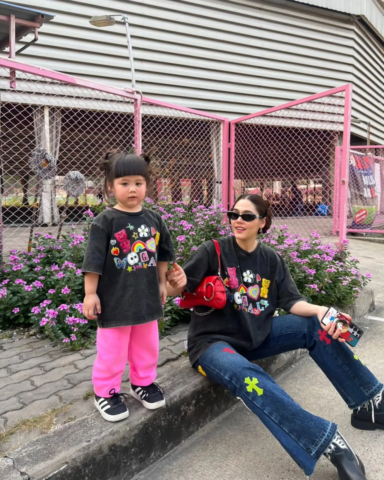 ชมพู่ อารยา พูดถึง ป้าเจี๊ยบ เป็นเหมือนคนในครอบครัว ดูแล น้องเกล ได้ดีมาก   