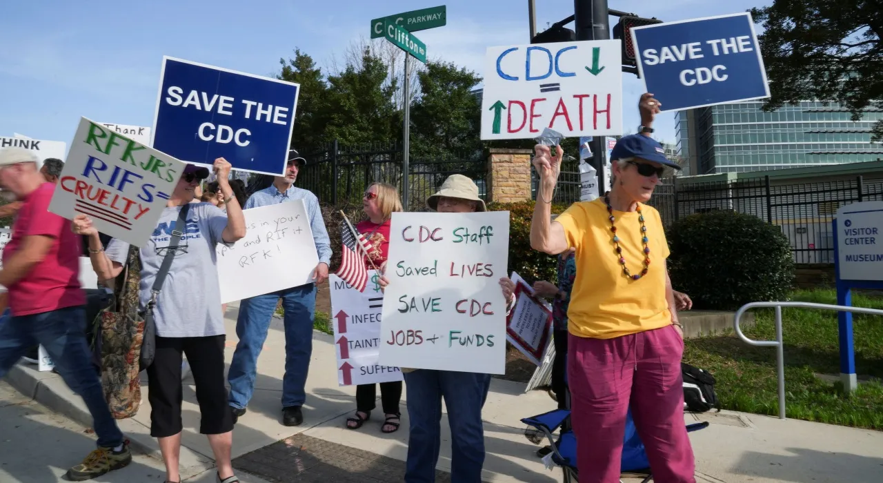 ทรัมป์ไม่แคร์ เดินหน้า ปลดจนท.หน่วยงานสาธารณสุขนับหมื่น