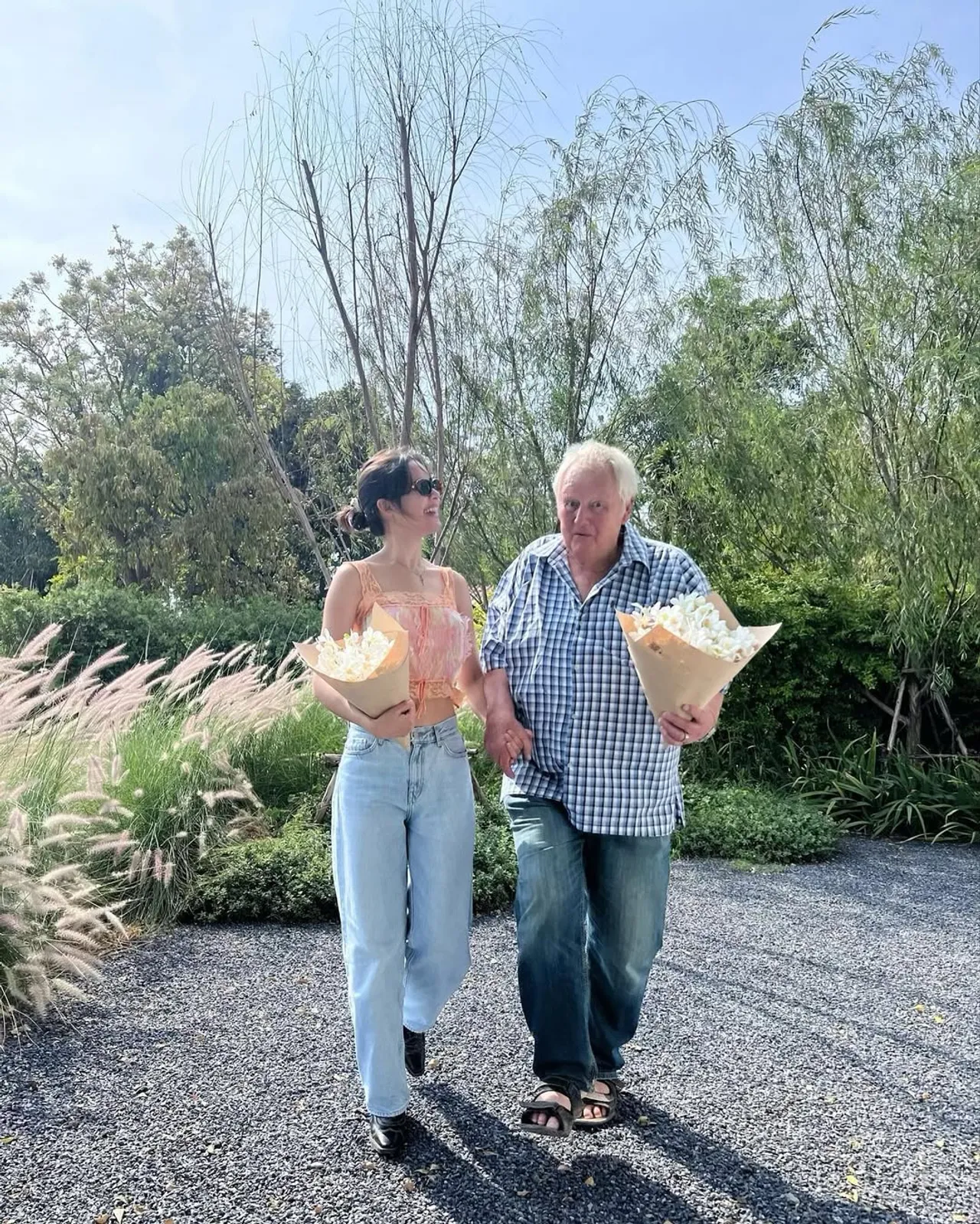 ญาญ่า อุรัสยา พาพ่อวิ่งหนีแผ่นดินไหวจากคอนโดชั้น 22 พ่อล้มจนเข้าโรงพยาบาล