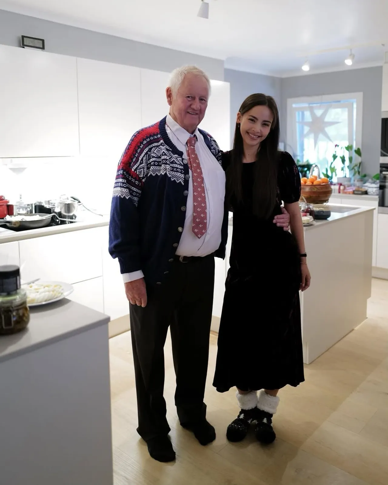 ญาญ่า อุรัสยา พาพ่อวิ่งหนีแผ่นดินไหวจากคอนโดชั้น 22 พ่อล้มจนเข้าโรงพยาบาล
