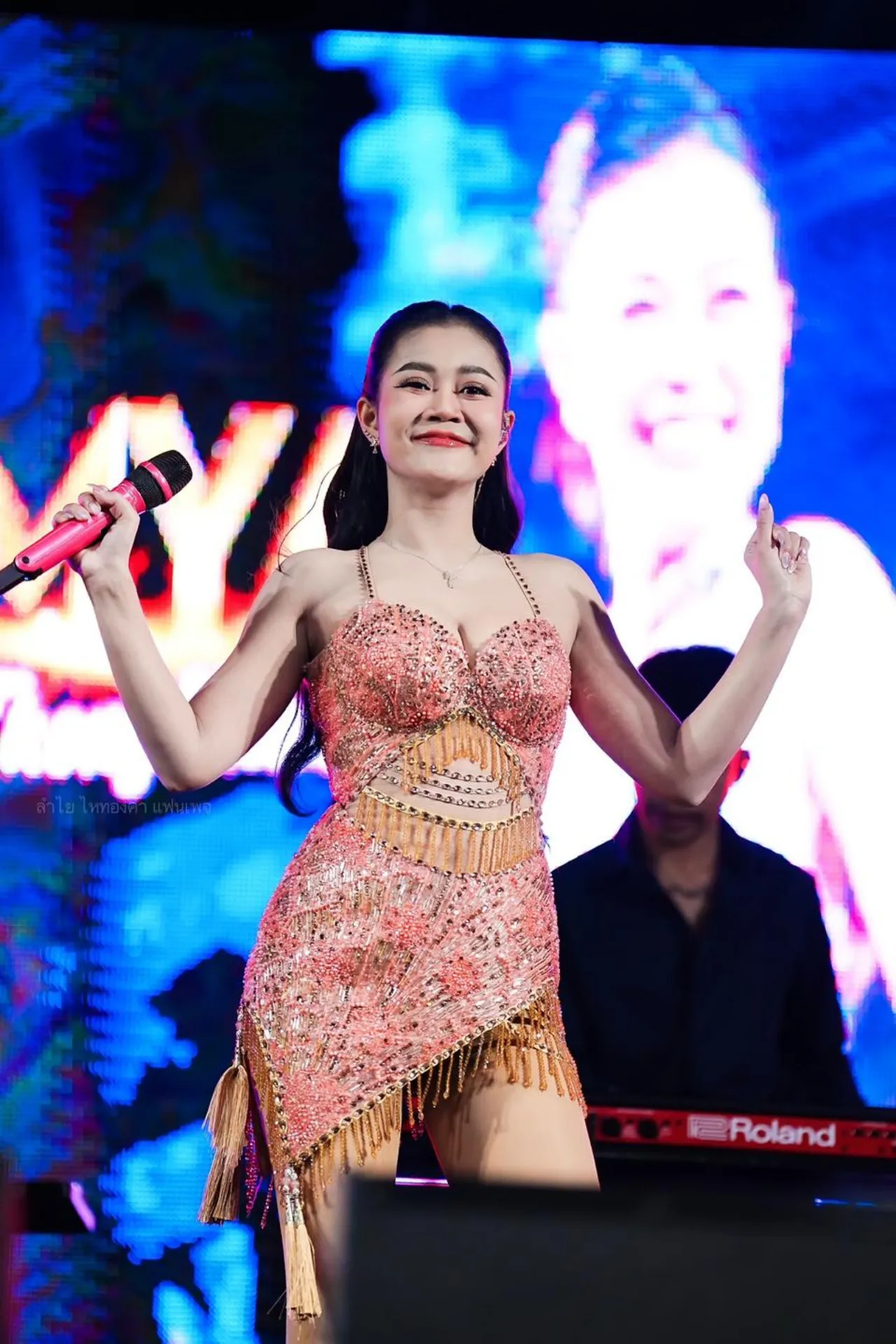 เปิดคิวงาน ลำไย ไหทองคำ เยอะสุดในประเทศไทย บอส สุดเขิน พี่สาวโผล่ส่งของขวัญให้ในไลฟ์