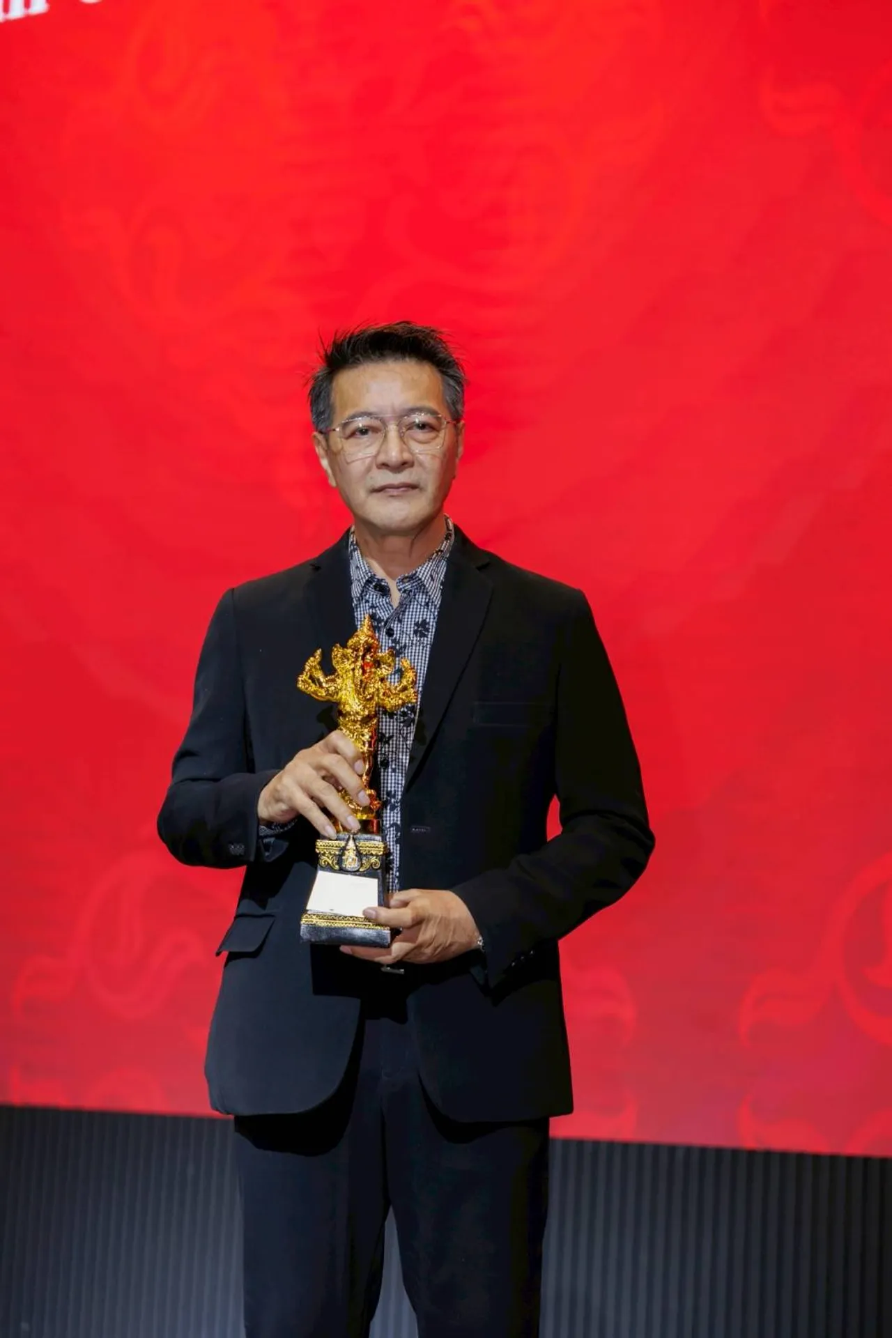 หมอเน๋ง-ญดา นำทีมรับรางวัลนักแสดงนำชายหญิงยอดเยี่ยม รางวัลพิฆเนศวร ประจำปี ๒๕๖๘