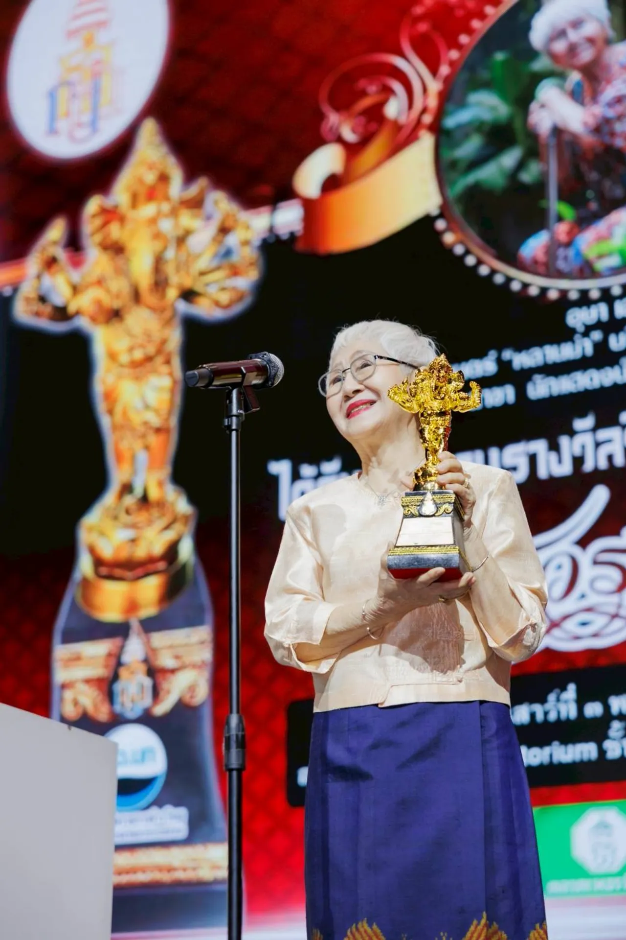 หมอเน๋ง-ญดา นำทีมรับรางวัลนักแสดงนำชายหญิงยอดเยี่ยม รางวัลพิฆเนศวร ประจำปี ๒๕๖๘