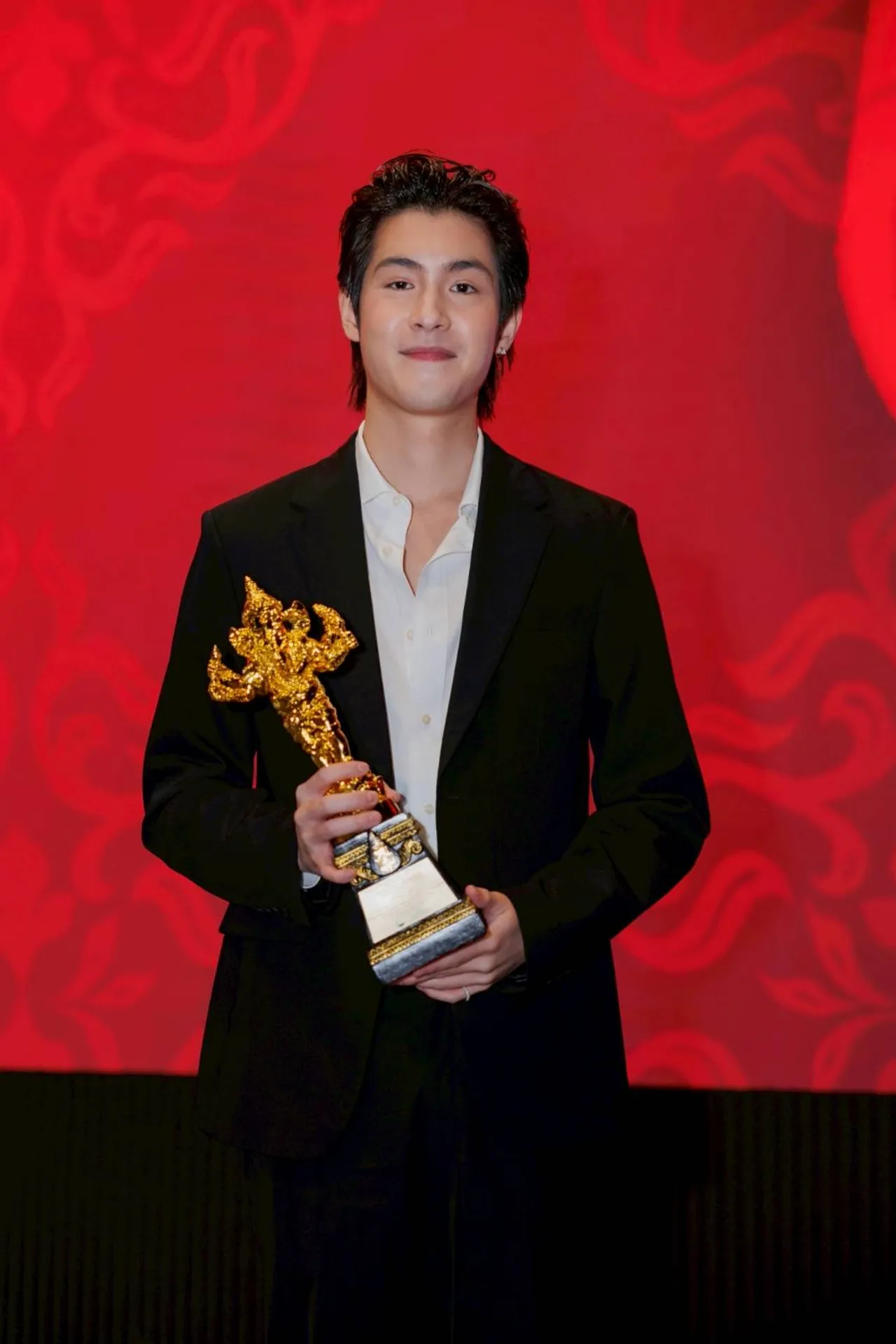 หมอเน๋ง-ญดา นำทีมรับรางวัลนักแสดงนำชายหญิงยอดเยี่ยม รางวัลพิฆเนศวร ประจำปี ๒๕๖๘